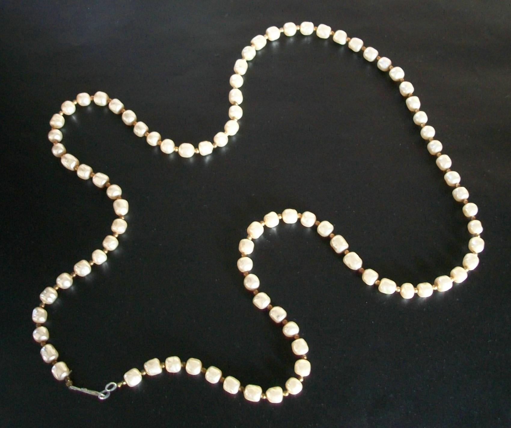 Miriam Haskell Style Faux Baroque Perlen & Perlenkette, USA, um 1960 (Neobarock)