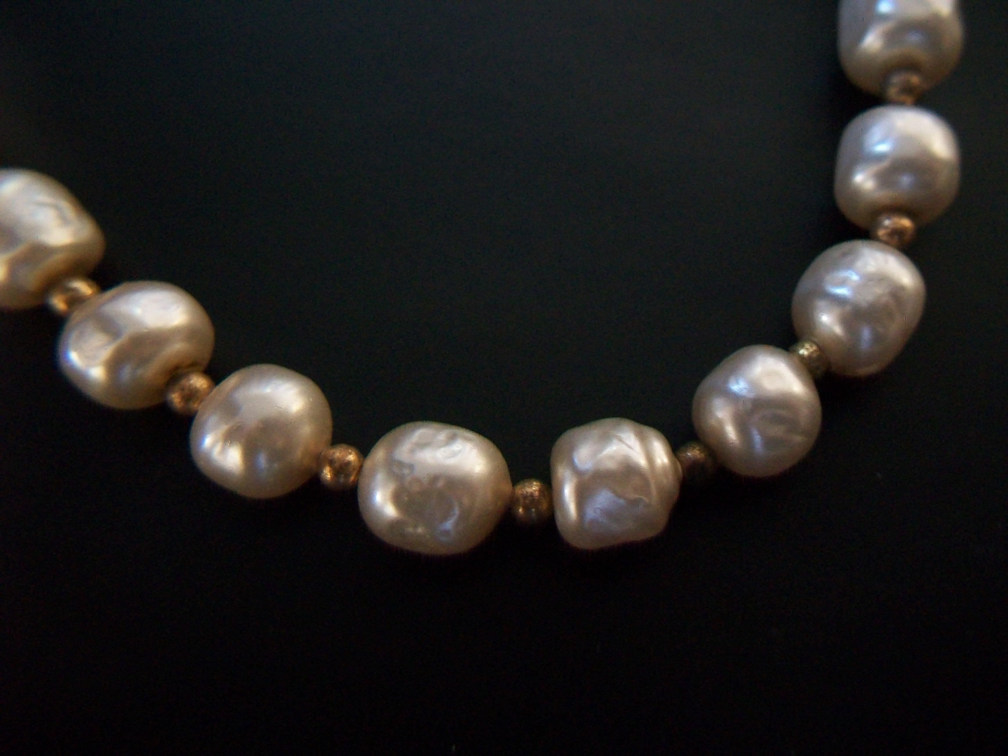 Miriam Haskell Style Faux Baroque Perlen & Perlenkette, USA, um 1960 im Zustand „Gut“ im Angebot in Chatham, CA