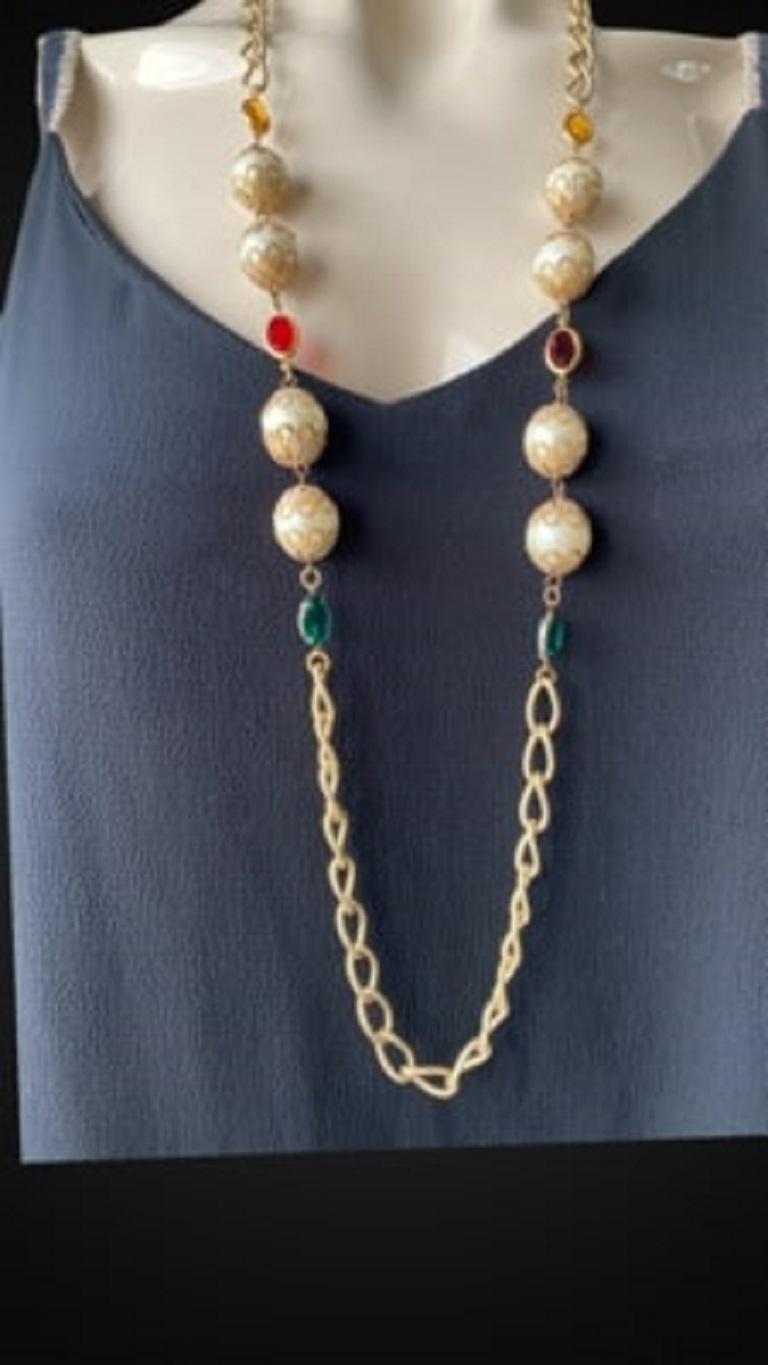 Very beautiful vintage necklace in gilded metal and pearls Miriam haskell sign very good opportunity sold largely under quotation

I am a partner with French experts group , recognized by the PayPal buyer’s protection and by the Ministry of Research