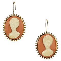 Miriam Salat Boucles d'oreilles vintage en or et résine argentée avec camée