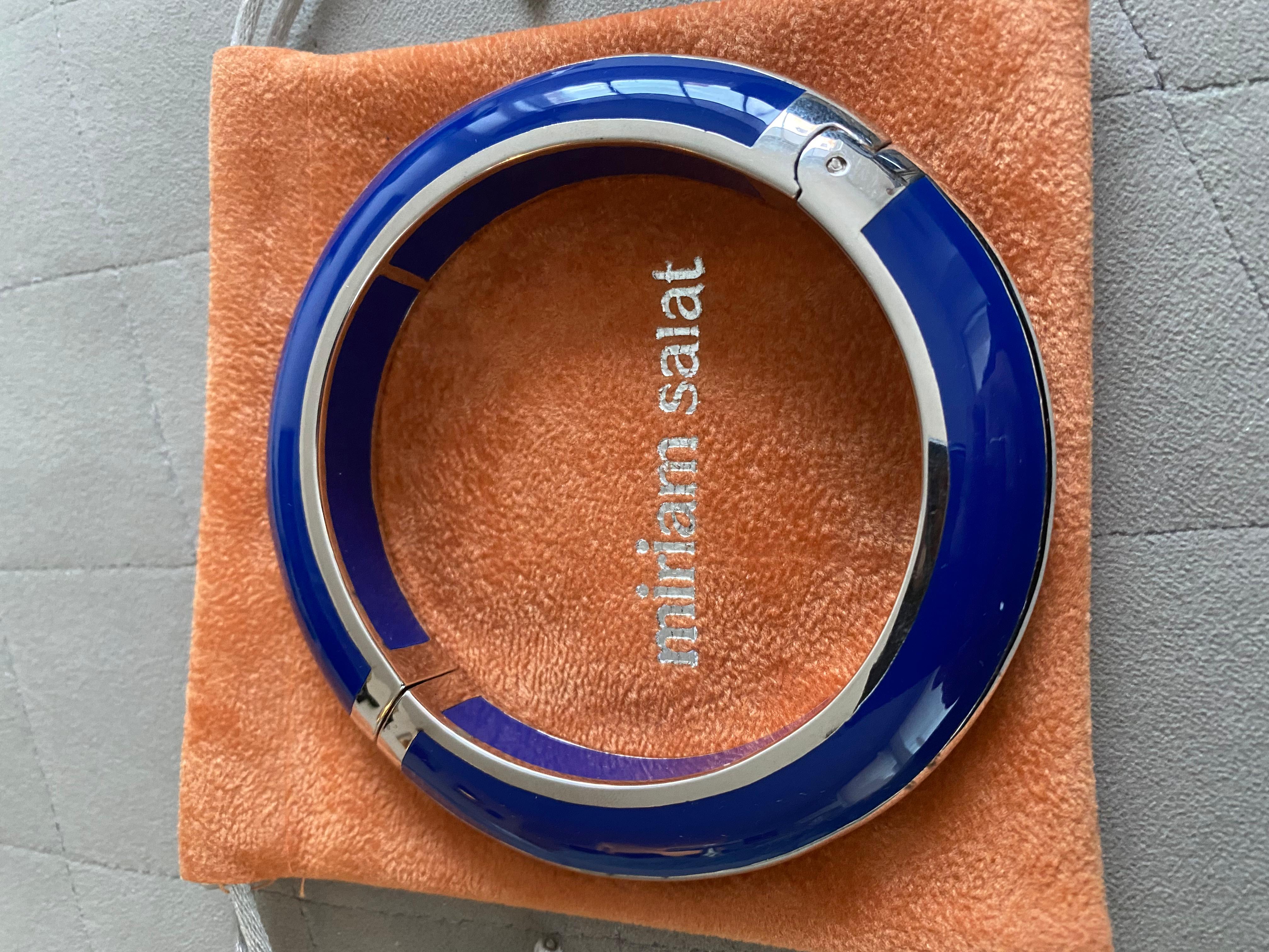 Taille brillant Miriam Salat, bracelet jonc en argent sterling bleu marine en vente