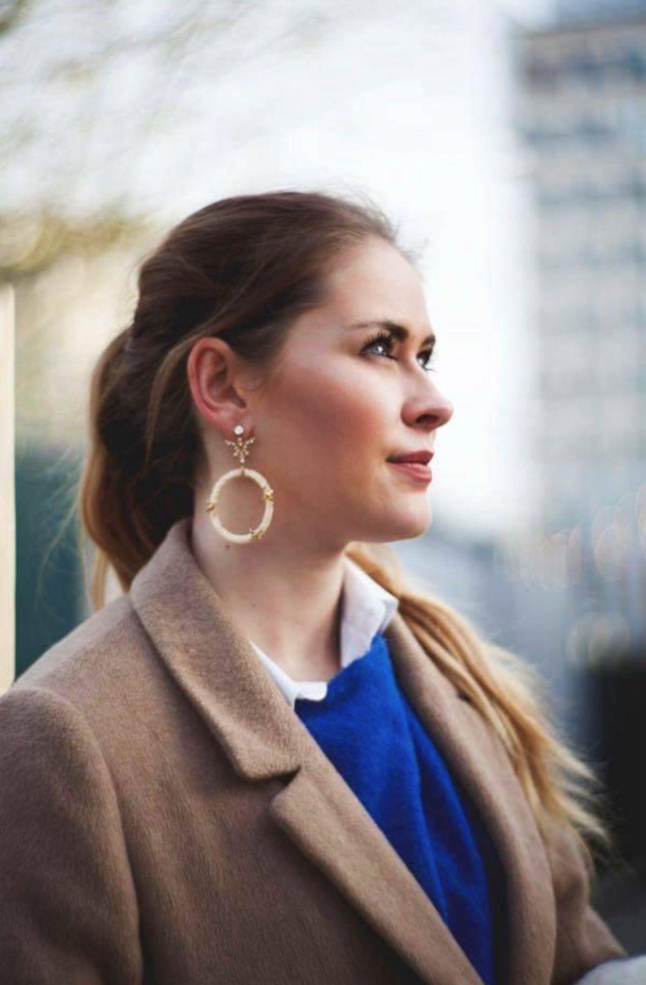 Miriam Salat Sterling Silver and Ivory Color Resin Earrings Set with White Topaz In Excellent Condition For Sale In New York, NY