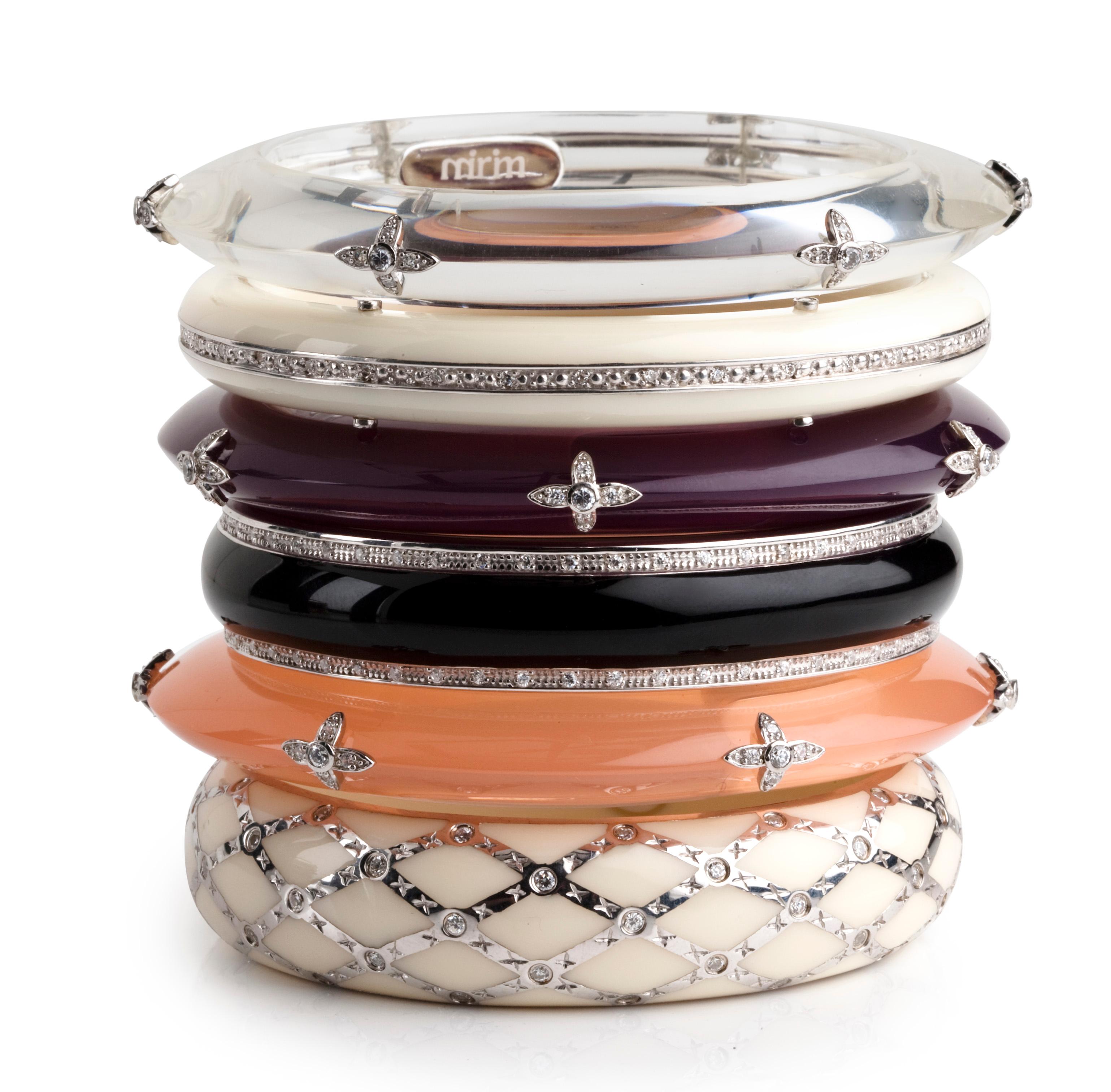 Timeless Miriam Salat bangle featuresmpolished high quality resin with sterling silver.
Perfect item to collect for a stack look. 
measures apx. 6-1/2 inches in circumference and apx. 1-1/2 inches in width. 
Total weight is 65 grams. 
Signed 