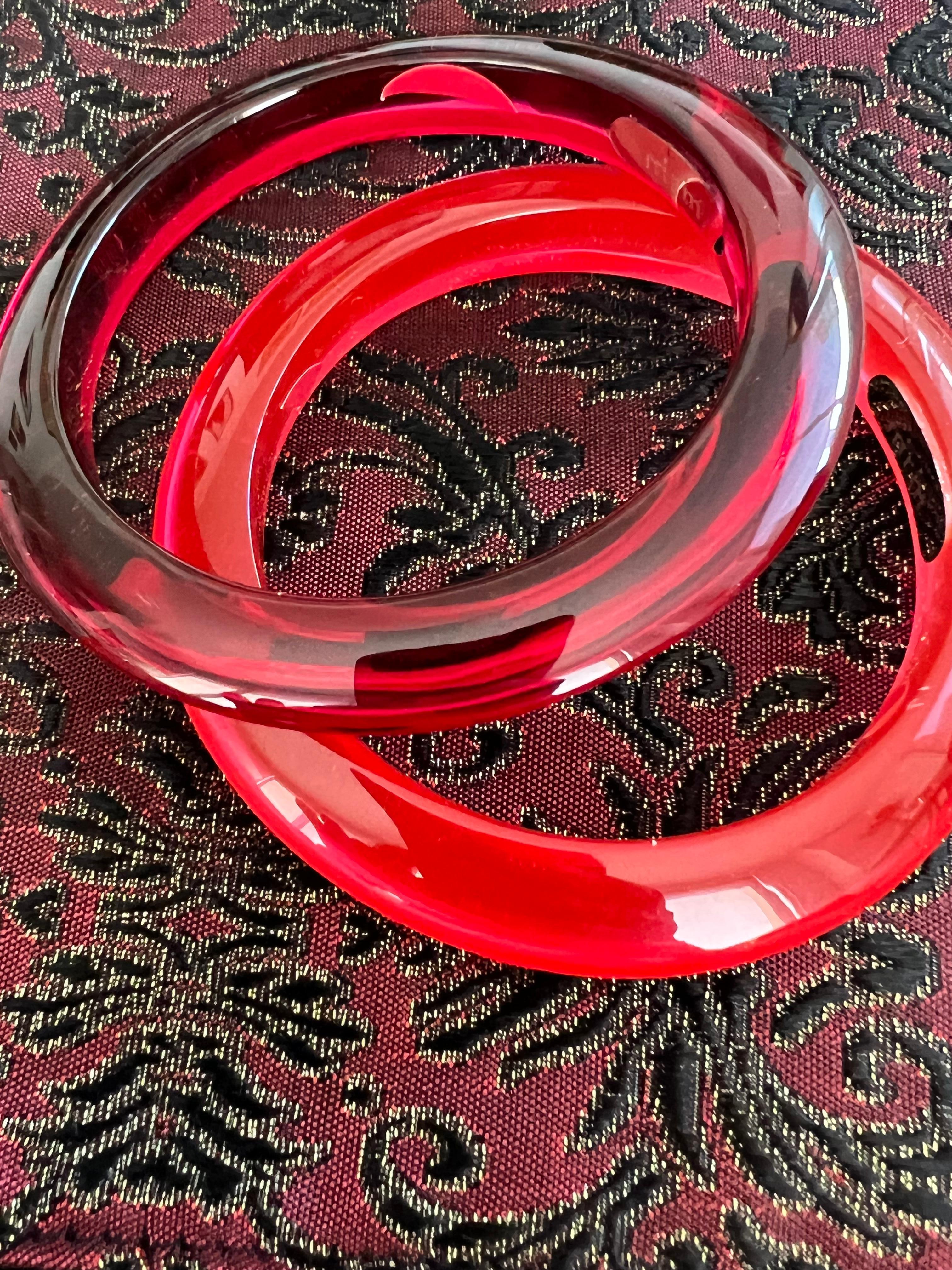 Art Déco Miriam Salat Bracciale estivo in resina traslucida rosso vino e argento sterling in vendita