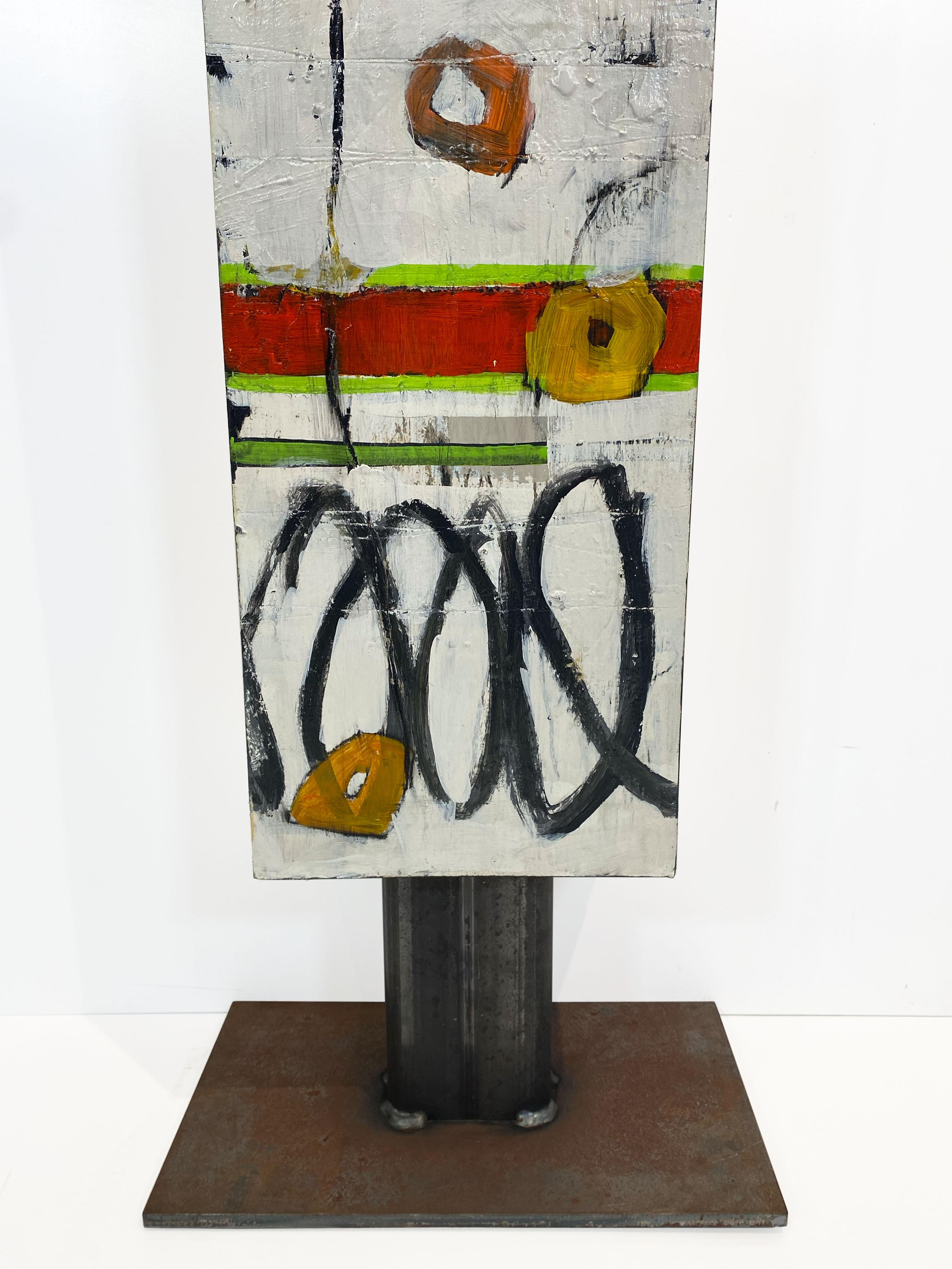 Let's Get Our Groove On, scultura totem geometrica autoportante su pannello - Abstract Sculpture Marrone di Miriam Traher