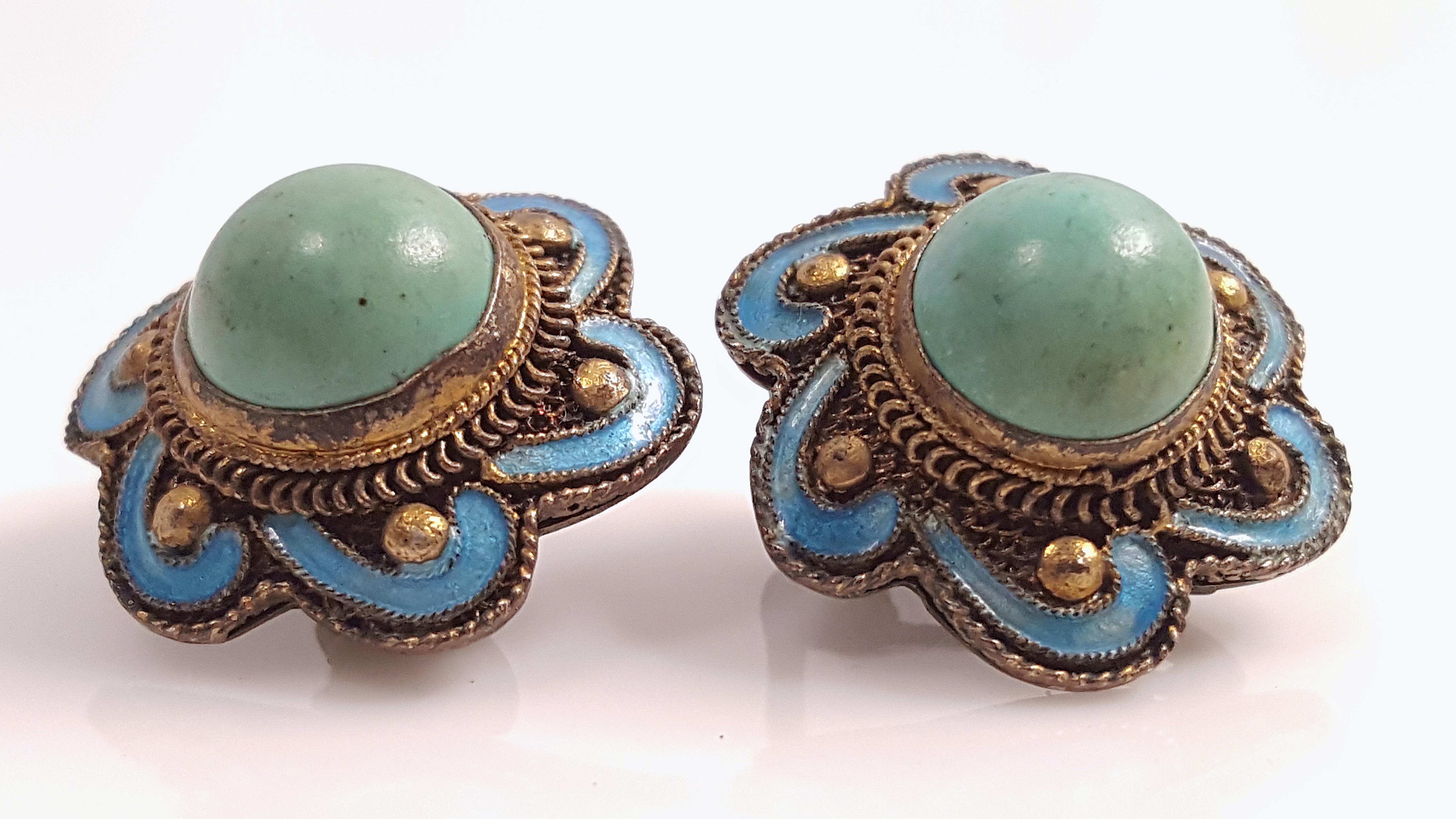 During the Art Deco period, Miriam Haskell and her first designer since 1926 Frank Hess created these blue-tone enameled scallop-edged Russian-gilt brass earrings with intricate wire decoration. While no Haskell costume jewelry was signed until 1947