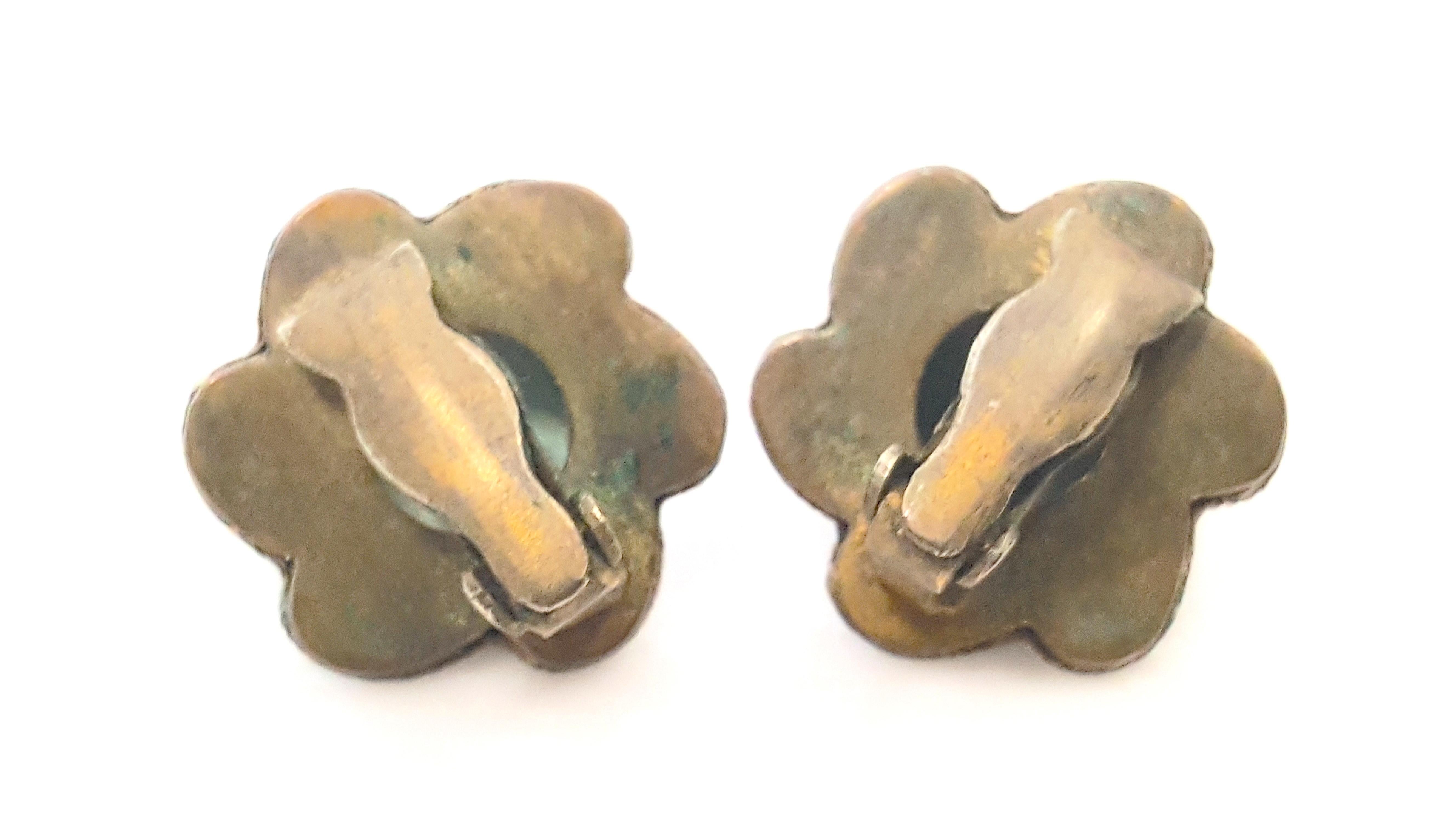 MiriamHaskell - Boucles d'oreilles clip en laiton émaillé et doré style Art Déco 1926-39 avec diamants et goutte d'eau Bon état - En vente à Chicago, IL