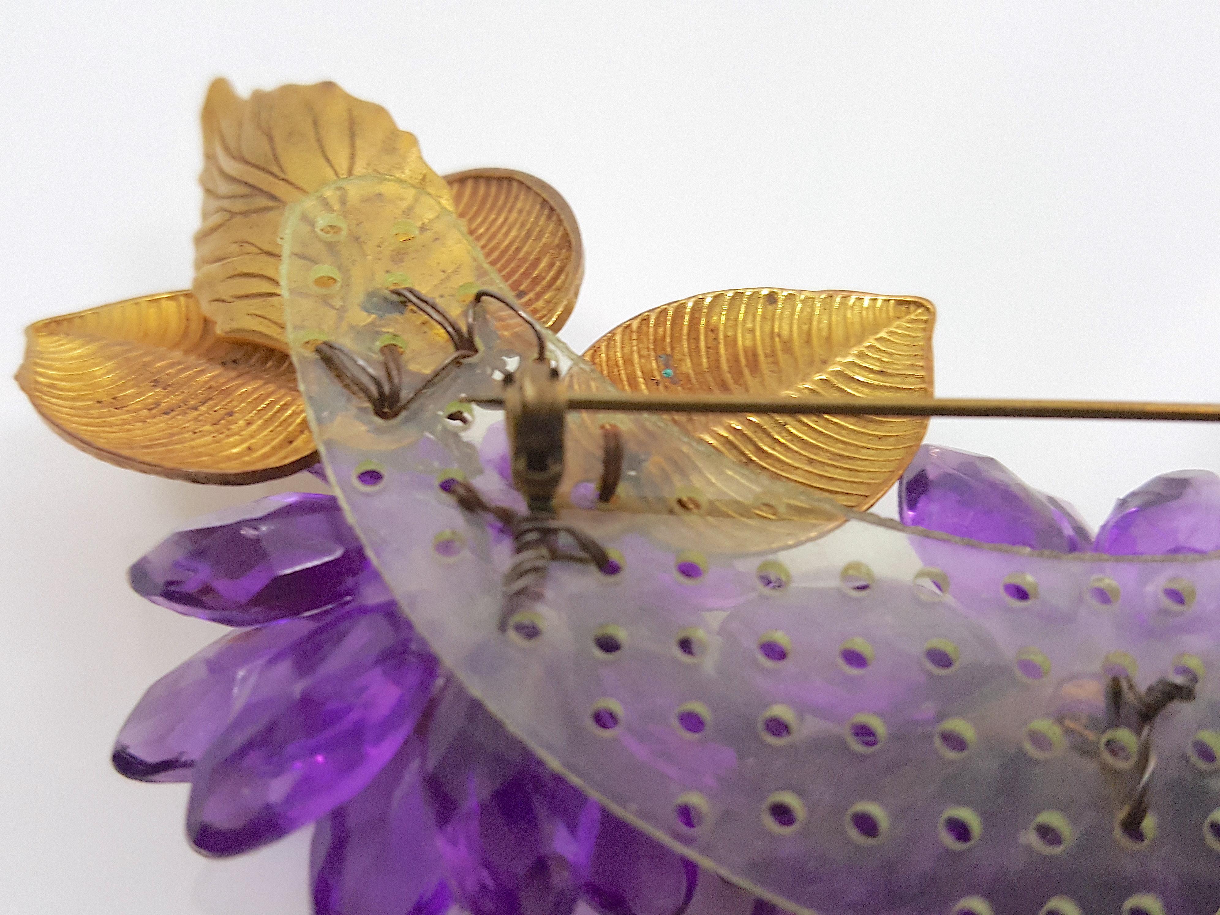 MiriamHaskell WWII FrankHess Lila Glaswaren-Glas-Flowers Gold Leaves Verdrahtete Glasur-Brosche im Angebot 1