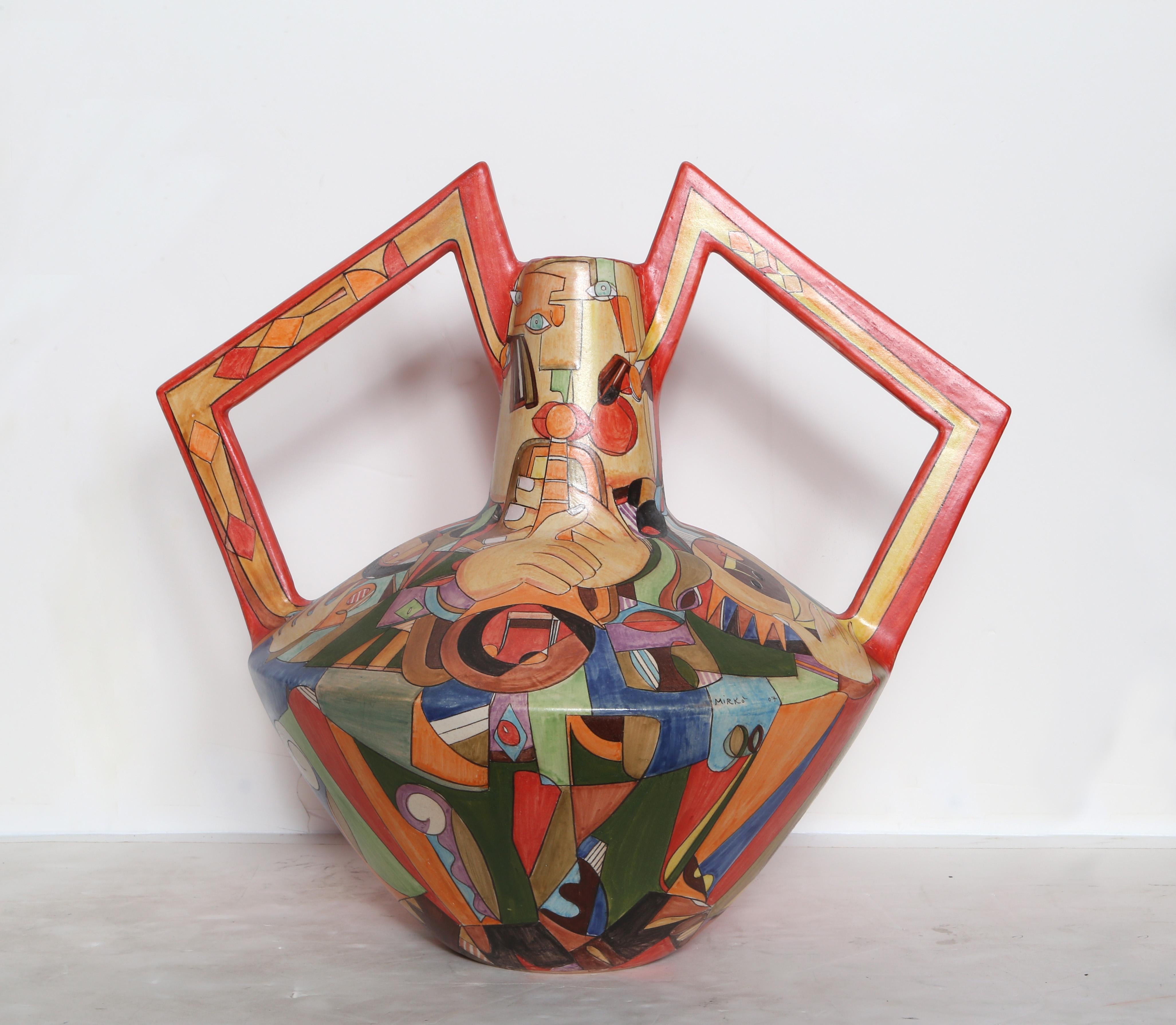 Figurative Sculpture Mirko Guida - Vase delle Braccia, vase unique en terre cuite peint à la main par Mirko