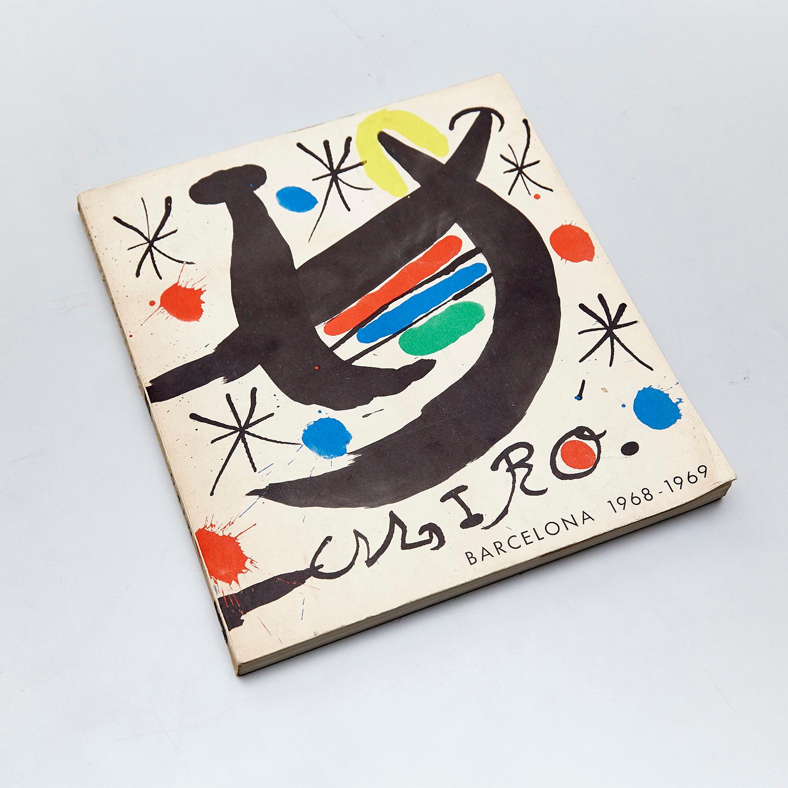 Catalogue of the exhibition 'Miró' of Joan Miró that takes place in Barcelona in 1968-1969.
Published by La Polígrafa in (Spain).

In original condition, with consistent with age and use, preserving a beautiful patina with some scratches.

We offer