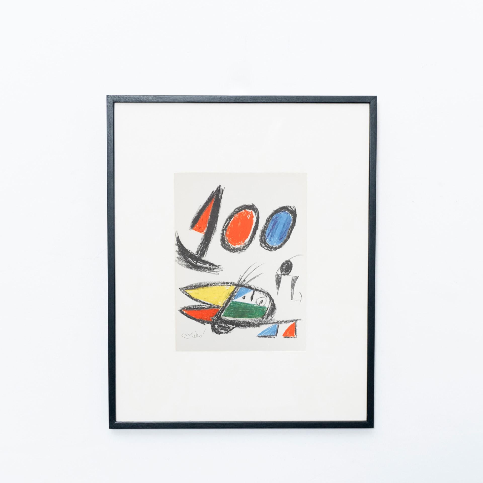 Photolithographie de Miró, vers 1970.

Reproduction en héliogravure estampillée de la série de Bolaffiarte. Édition limitée à 5000 exemplaires.

Numéro exemplaire 4709.

La photolithographie est livrée encadrée. Le cadre sur les photos n'est