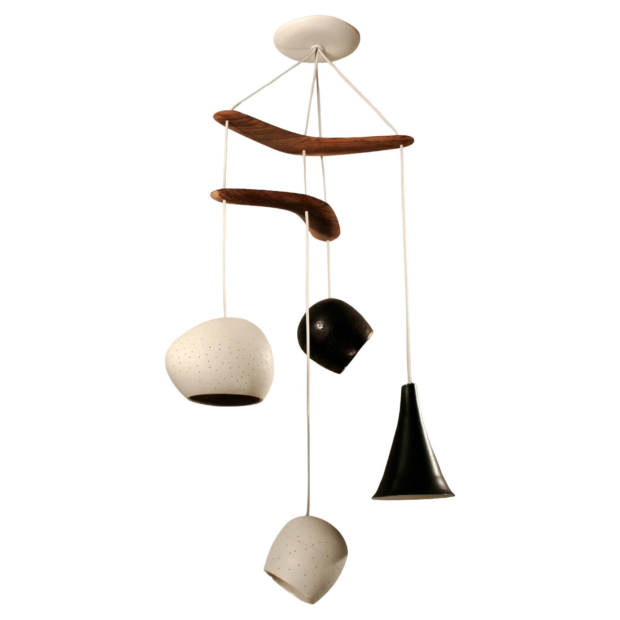 MIRO • Lampe moderne • Pendentif à quatre lumières • Céramique sculpturale • Porcelaine incandescente