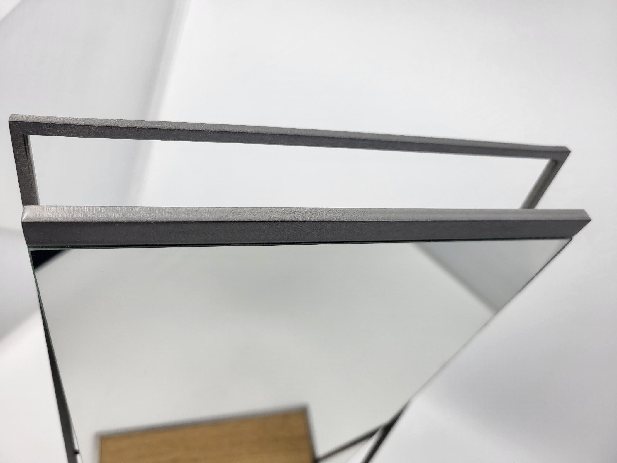 Miroir Christian Dior in métal gris socle bois mélaminé Francais Moderne in vendita 3