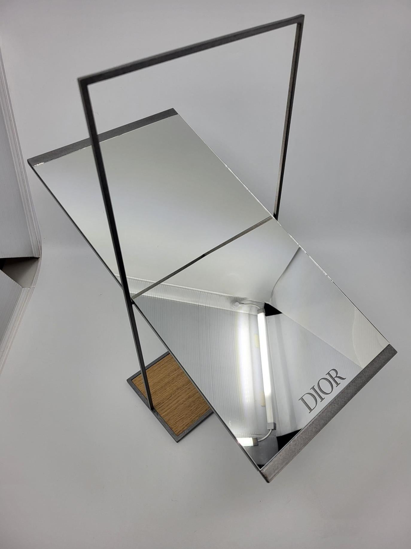 Metallo Miroir Christian Dior in métal gris socle bois mélaminé Francais Moderne in vendita
