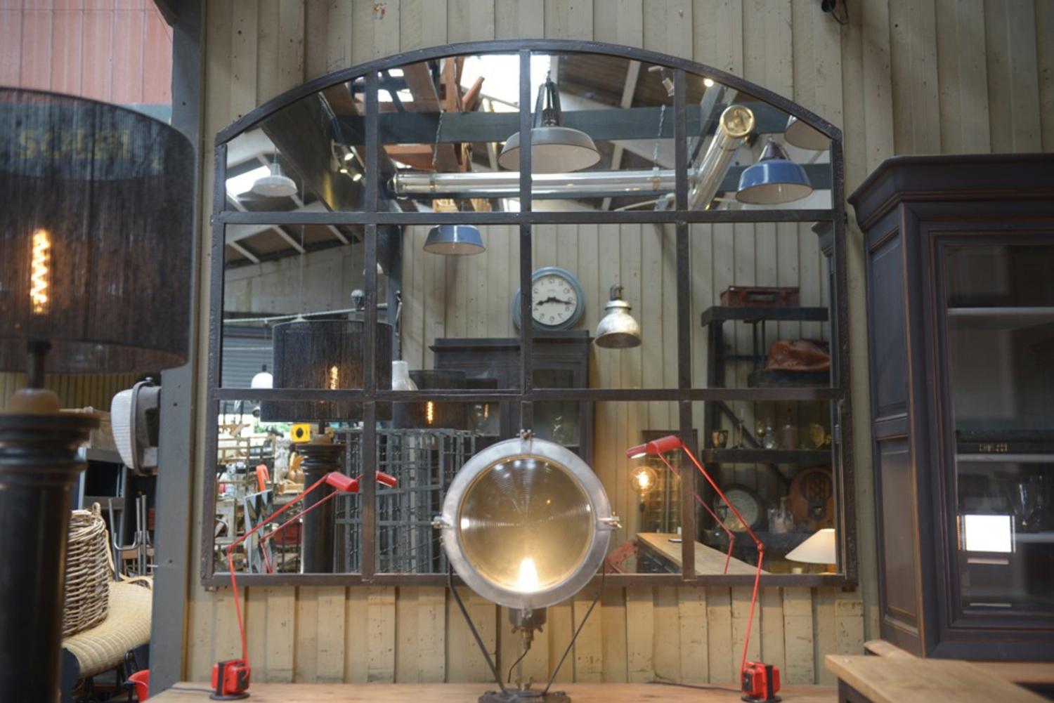 Métal Miroir industriel arrondi en métal 1930 en vente