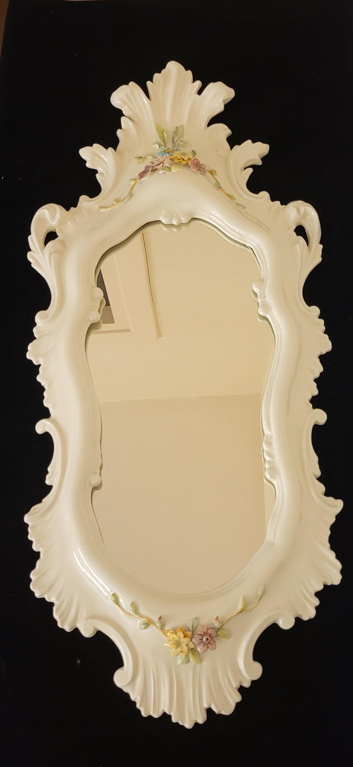 Miroir La Farnesiana Parma de Carlo Corvi en céramique majolique Italie 1950 siglo XX en venta