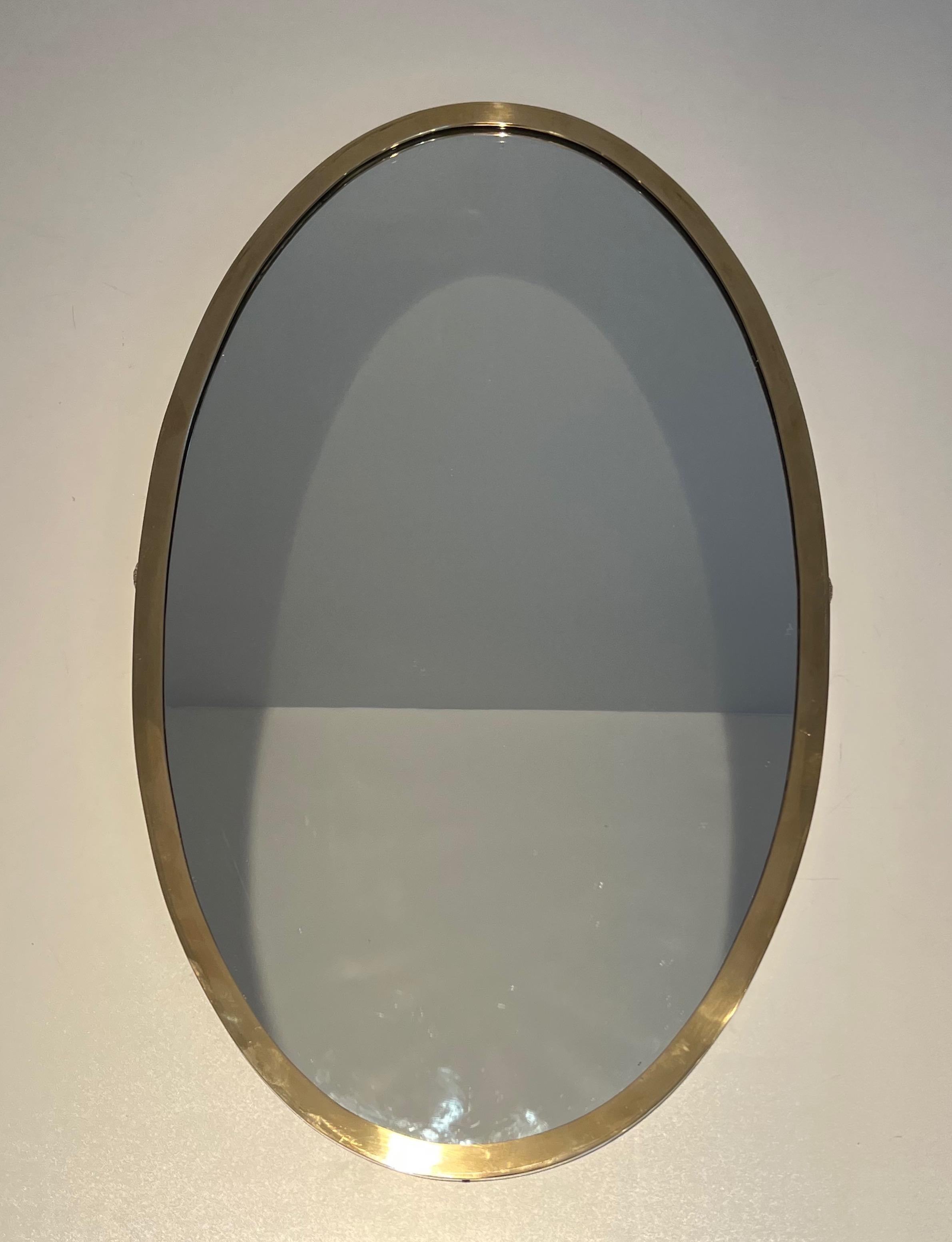 French Miroir Ovale de Style Néoclassique en Laiton dans le goût de la Maison Janssen For Sale