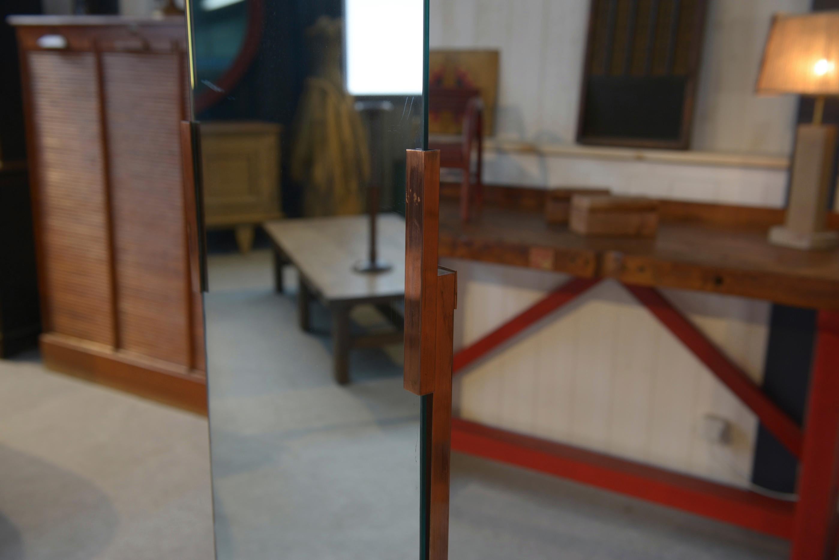 Miroir psyché design art déco en placage de palissandre et cuivre Francés en venta