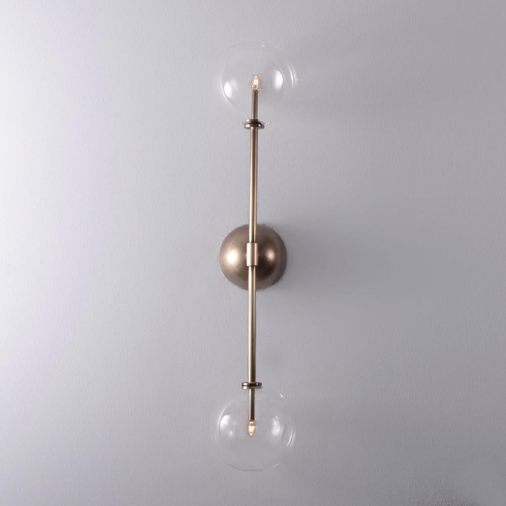 Contemporary bass wall lamp by Schwung
Dimensions: W 15 x D 16 x H 79 cm
Materials: Natural brass, hand blown glass globes

Wall plate diameter 12cm / height 6cm
Glass globes diameter 15 cm

Other finishes available.
Bulb code: PO28 LED
Max