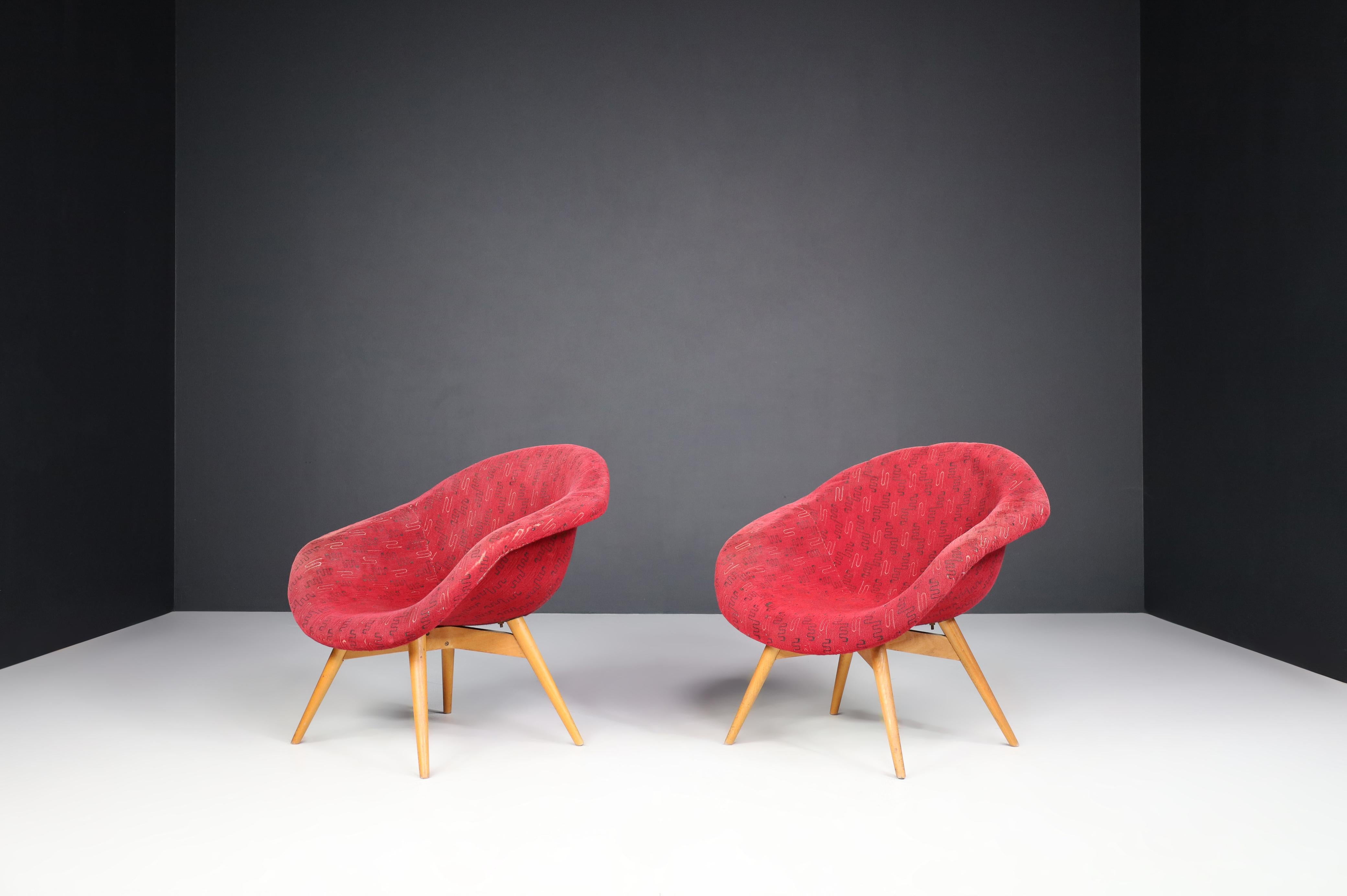 20th Century Miroslav Navratil Butterfly Chairs in Original Red Fabric, 1960 For Sale