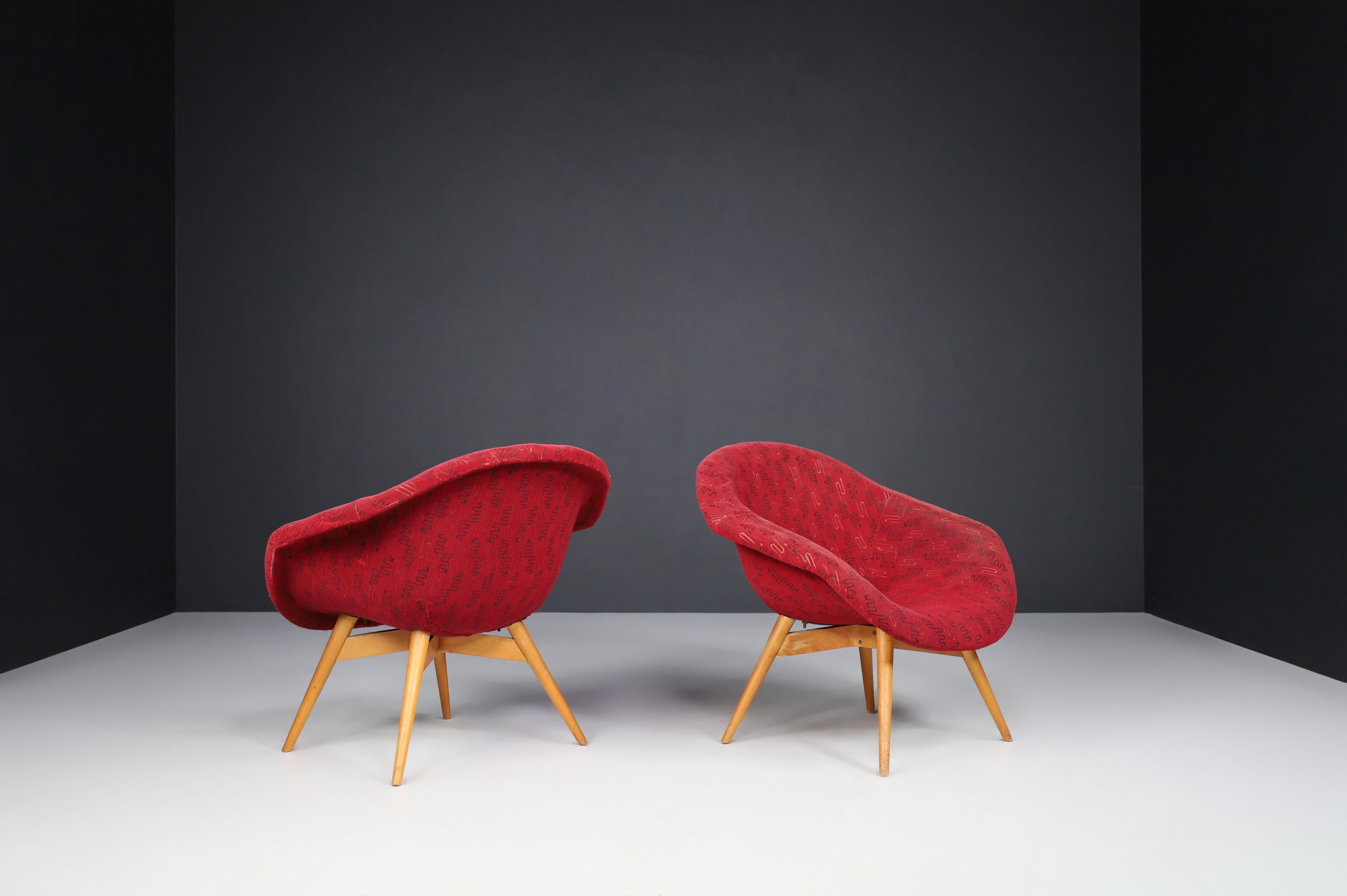 Miroslav Navratil Butterfly Chairs in Original Red Fabric, 1960 For Sale 2