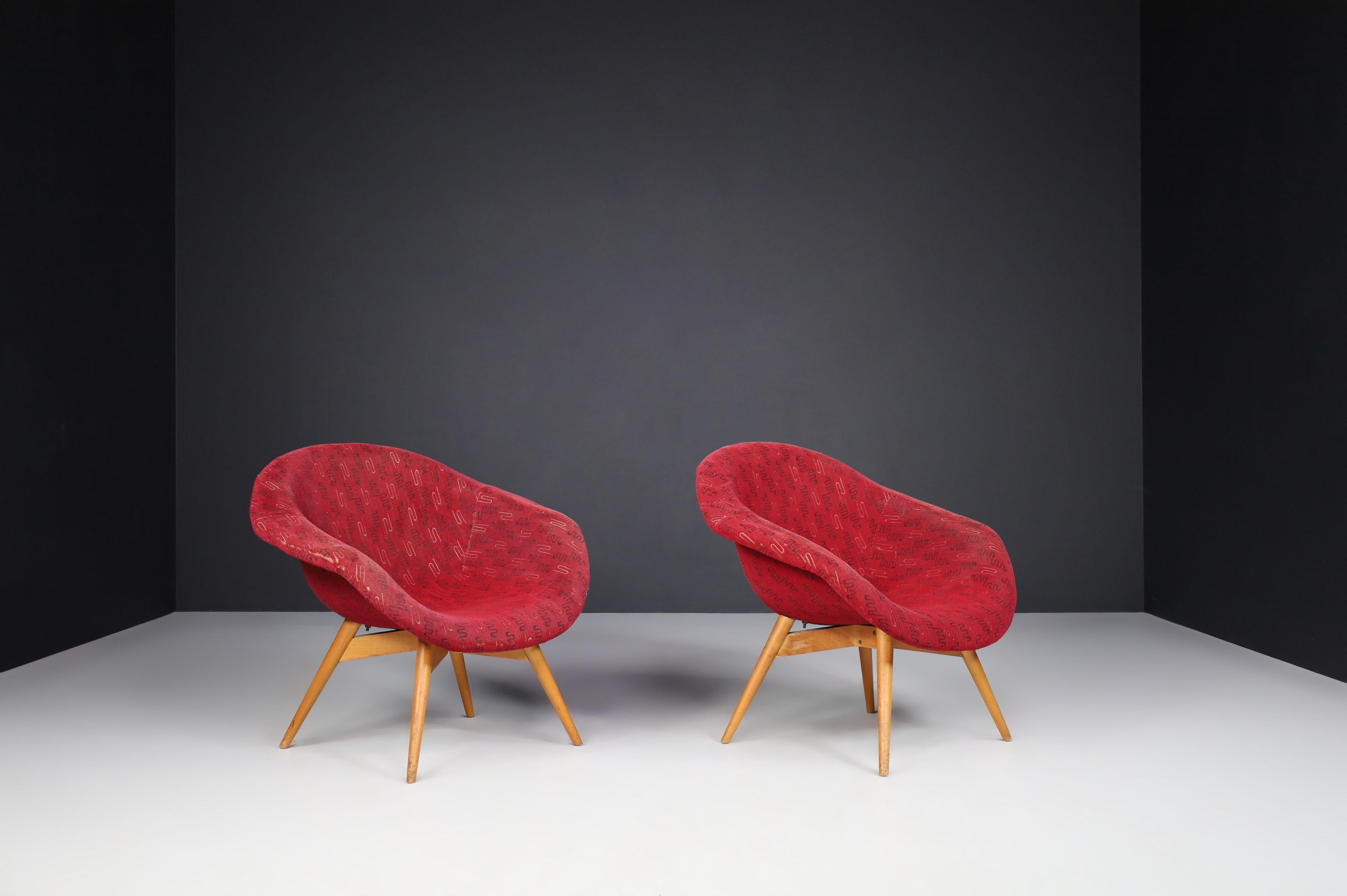 Miroslav Navratil Butterfly Chairs in Original Red Fabric, 1960 For Sale 3