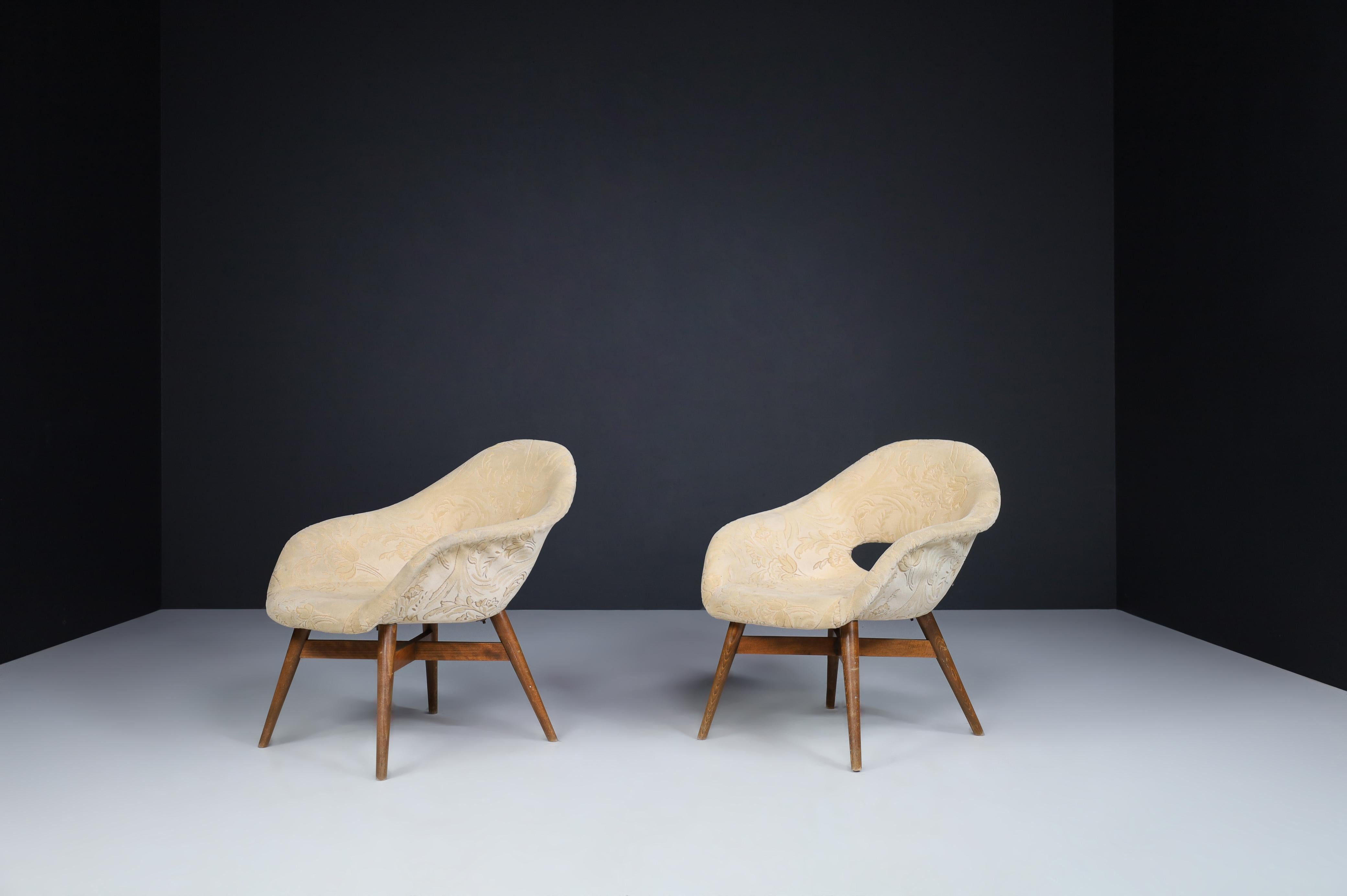Miroslav Navratil Easy Chairs in Original Fabric, 1960.   For Sale 5