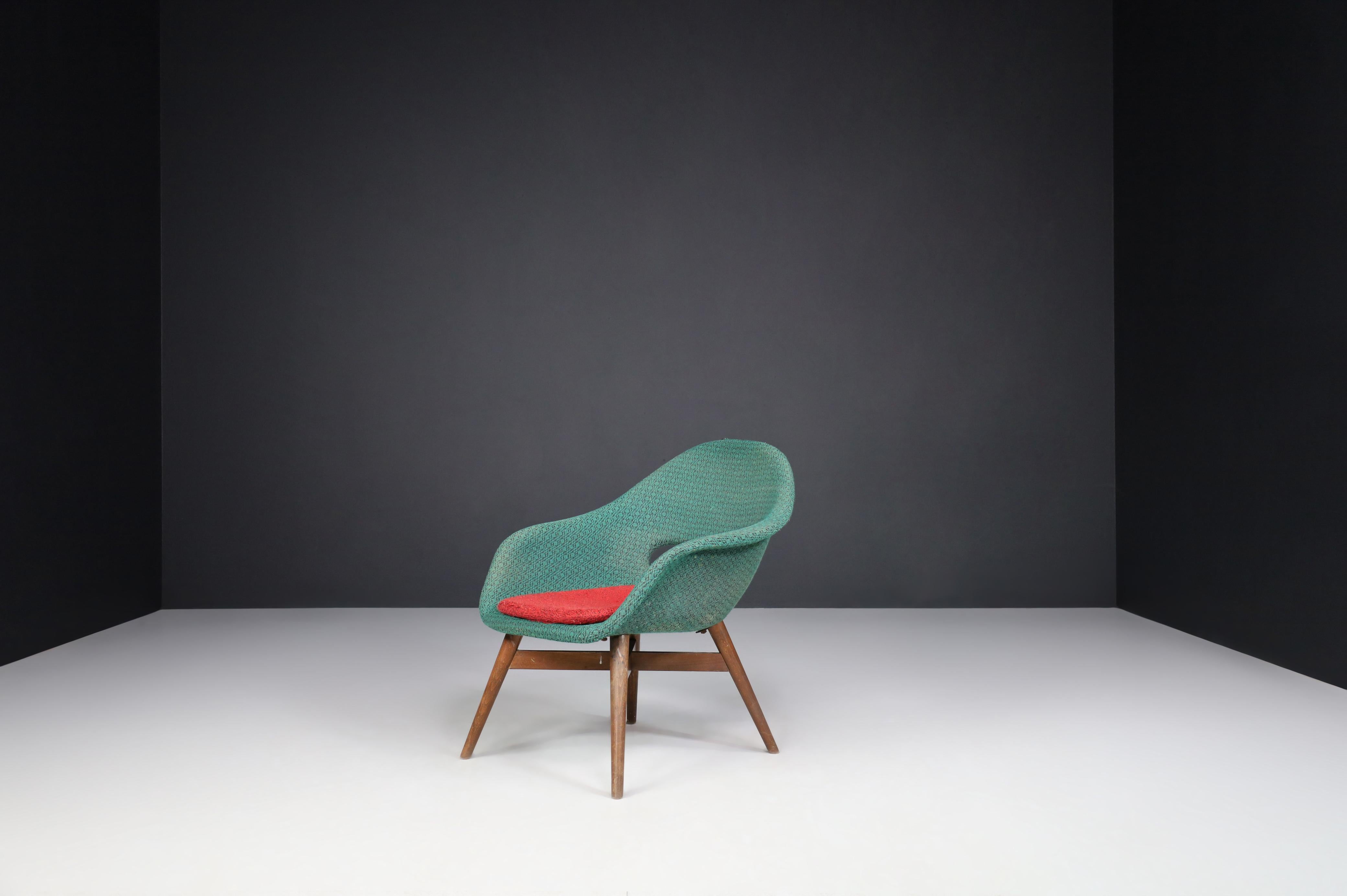 Miroslav Navratil Easy Chairs in Original Green & Red Fabric, 1960 In Good Condition For Sale In Almelo, NL