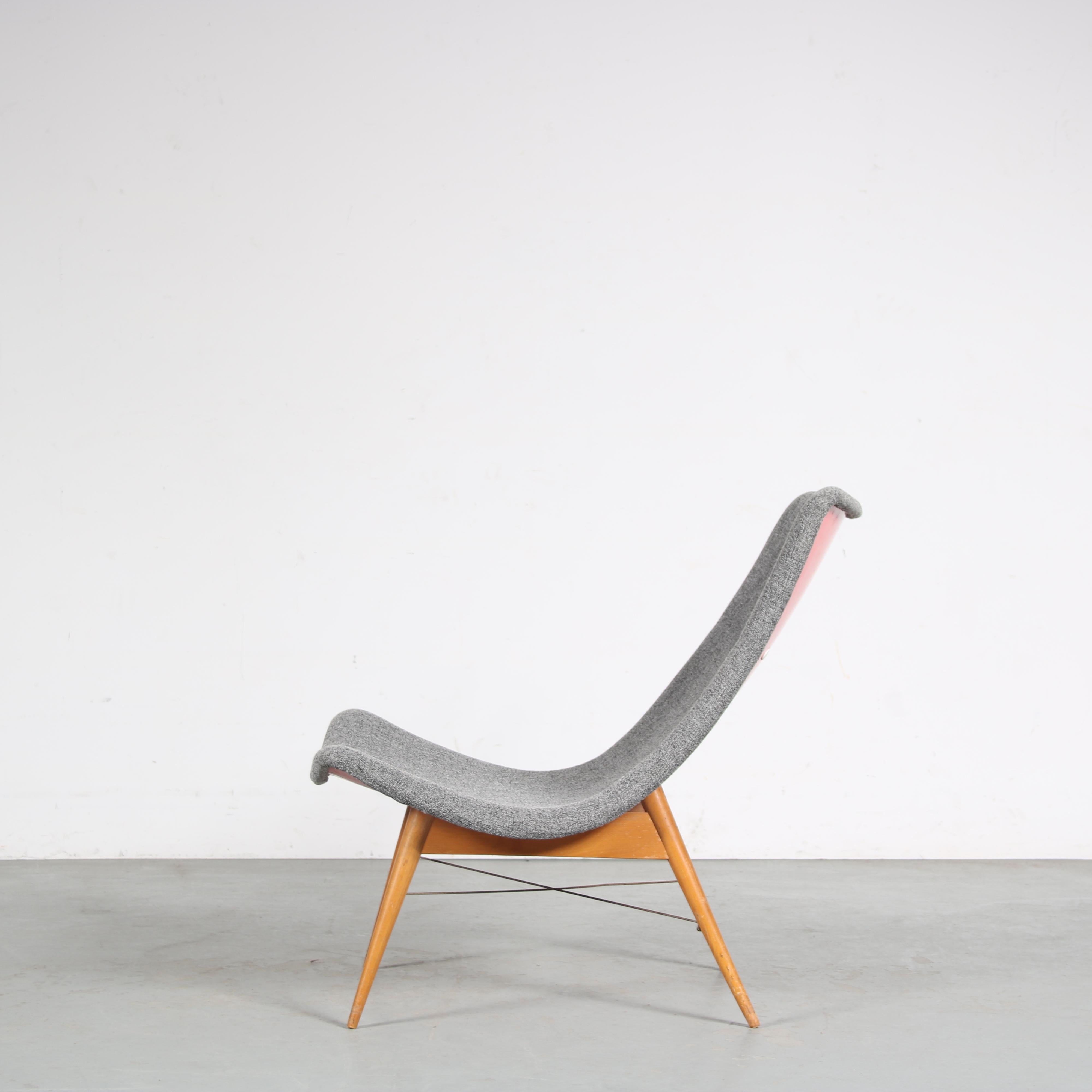 Miroslav Navratil Lounge Chair for Cesky Nabytek, Czech, 1959 In Good Condition For Sale In Amsterdam, NL