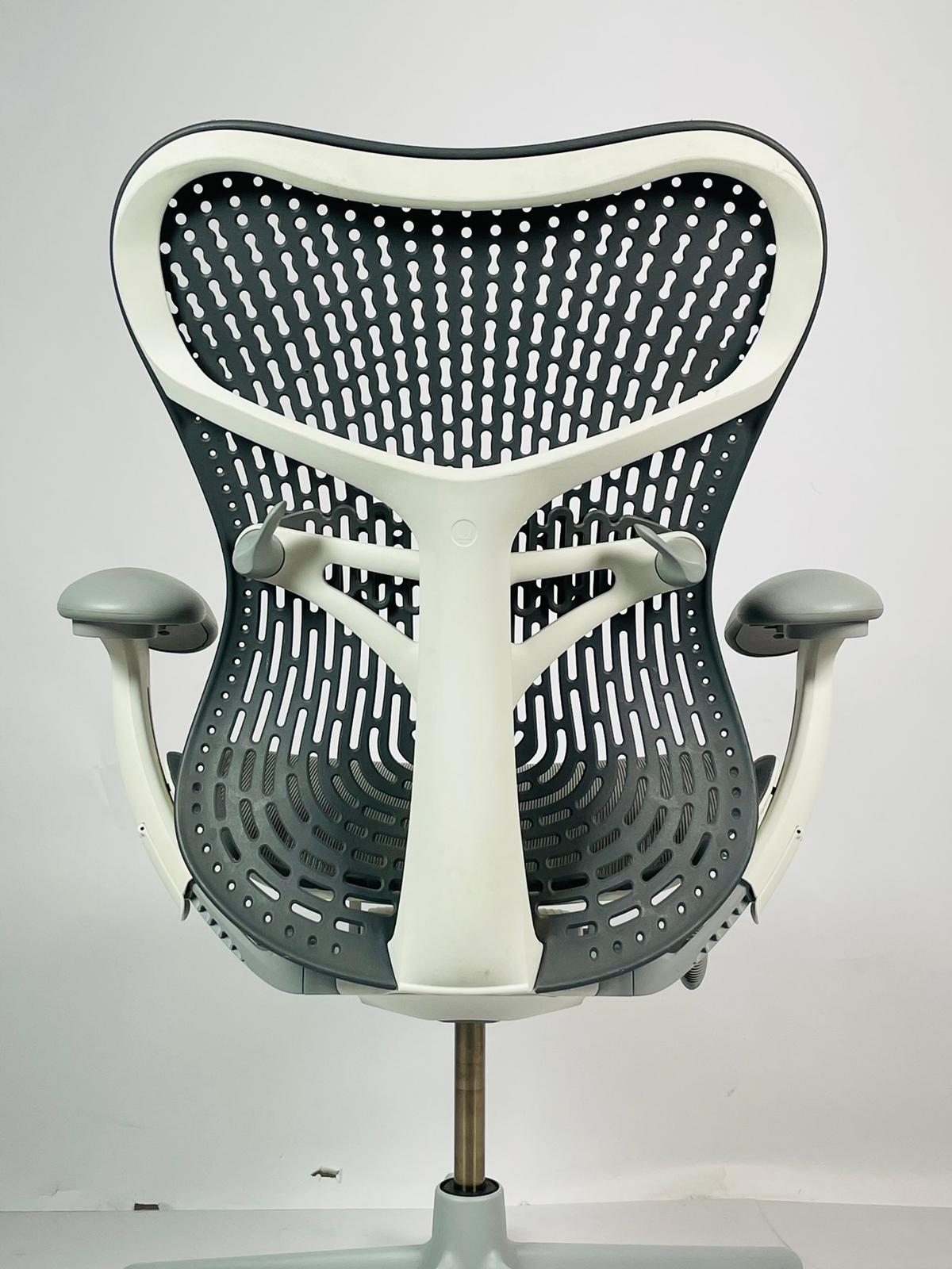 Chaise de bureau Mirra 2 du Studio 7,5 pour Herman Miller, fabriquée aux États-Unis en 2015 en vente 7