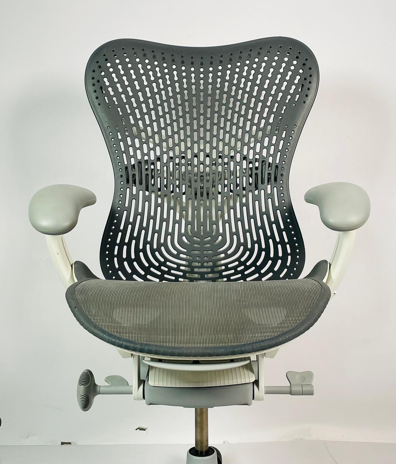 American Mirra 2 Office Chair by Studio 7.5 for Herman Miller, Made in the Usa in 2015 For Sale
