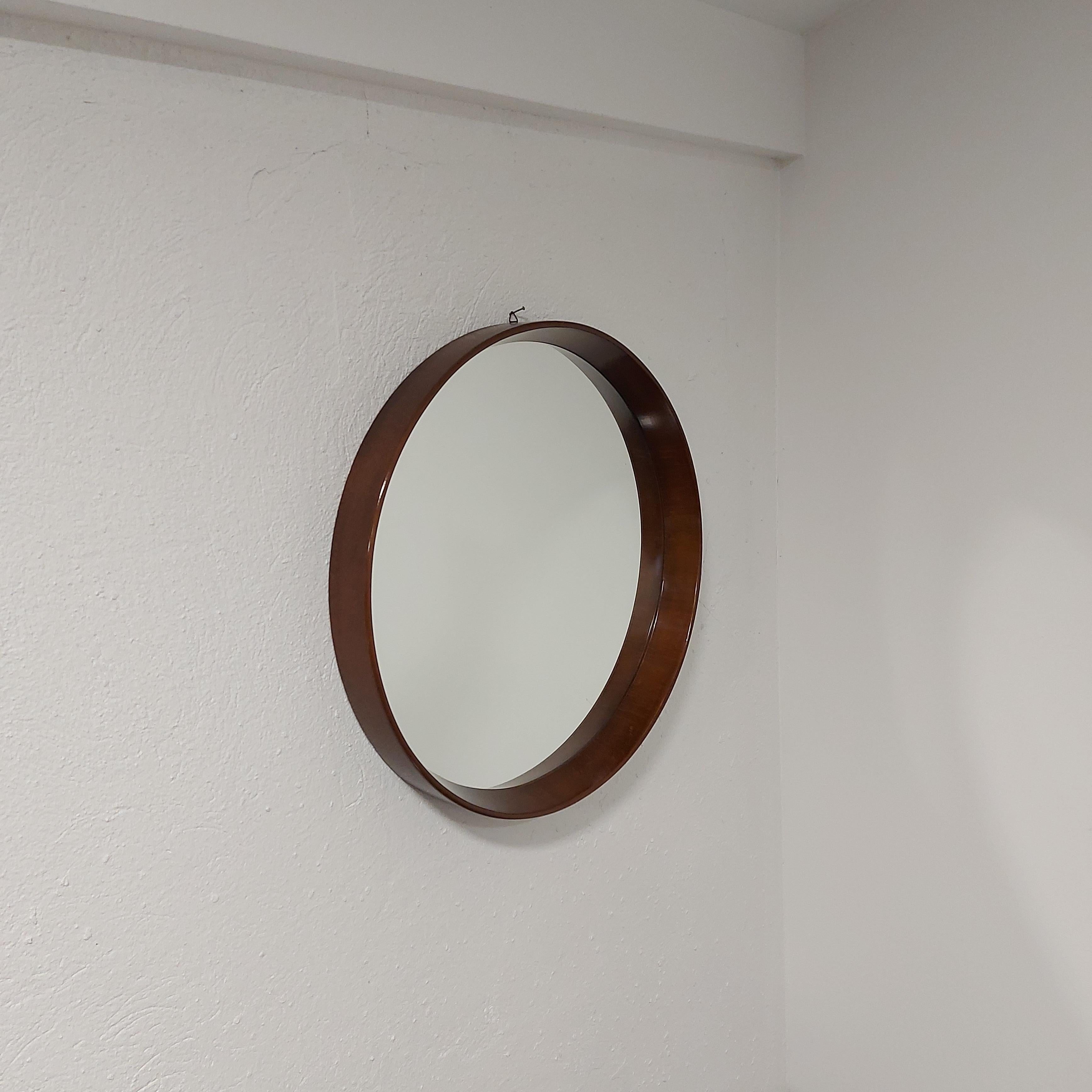 Mirror 1960s

Hardwood frame with beautiful vintage patina.

Production: Italy