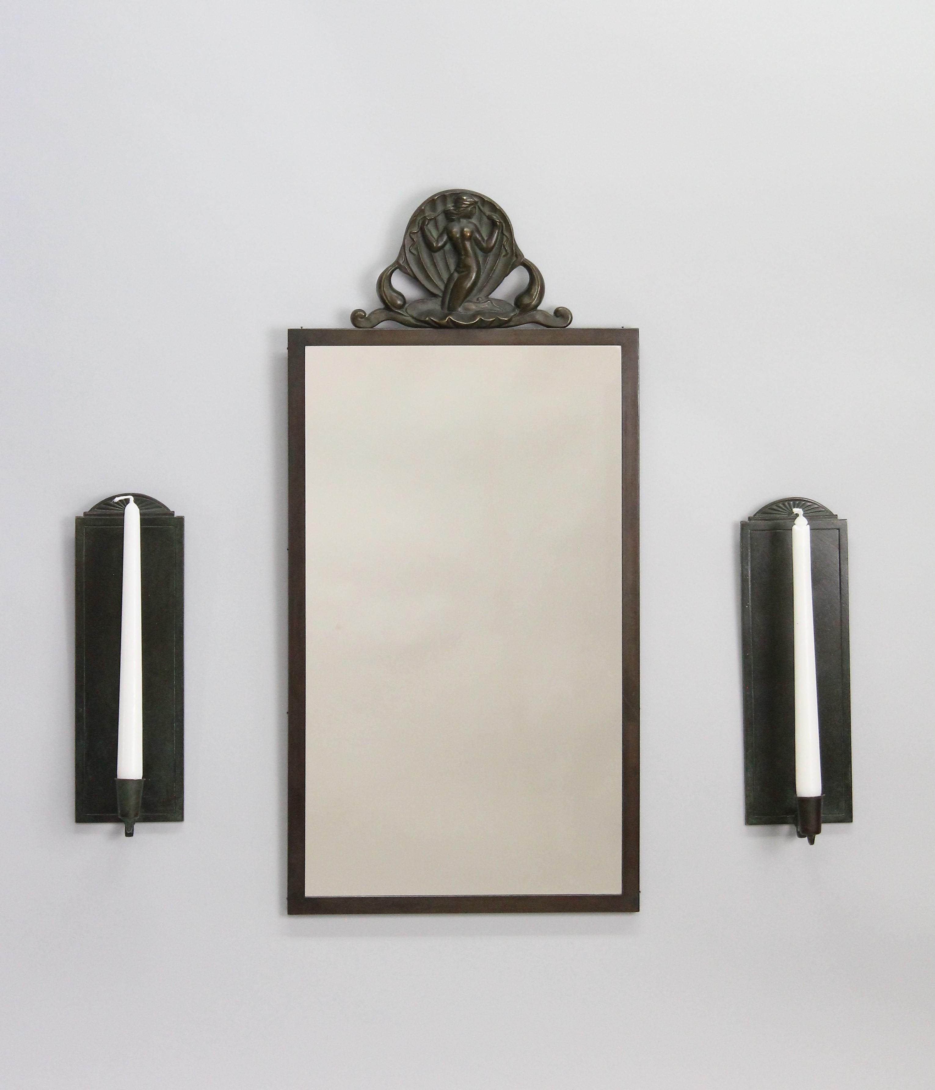 Suédois Miroir et paire d'appliques, Oscar Antonsson pour Ystad Brons, Suède, années 1930. en vente