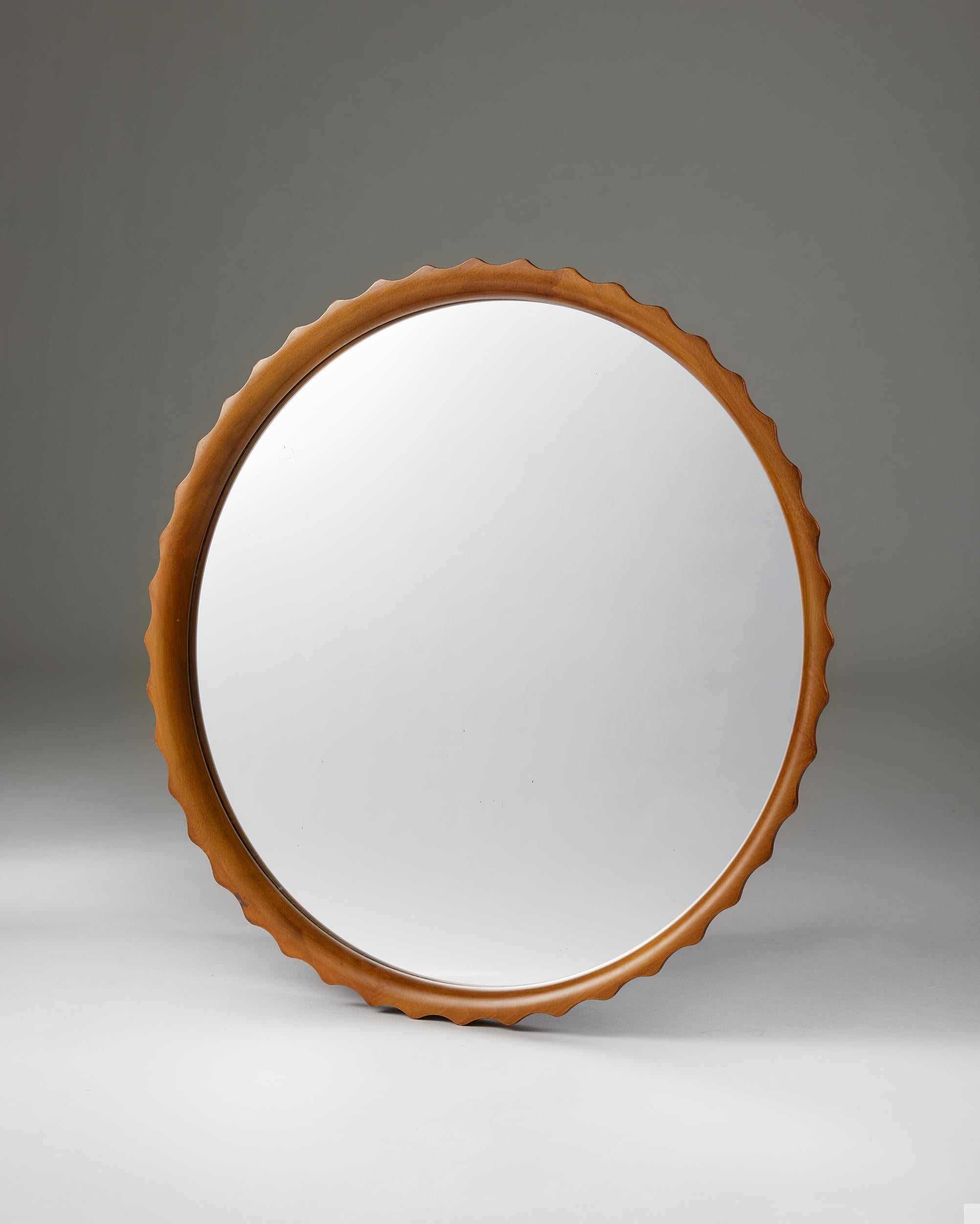 Mirror, anonymous,
Sweden, 1940s.

Beech wood and mirrored glass.

Depth: 4 cm
Diameter: 64 cm