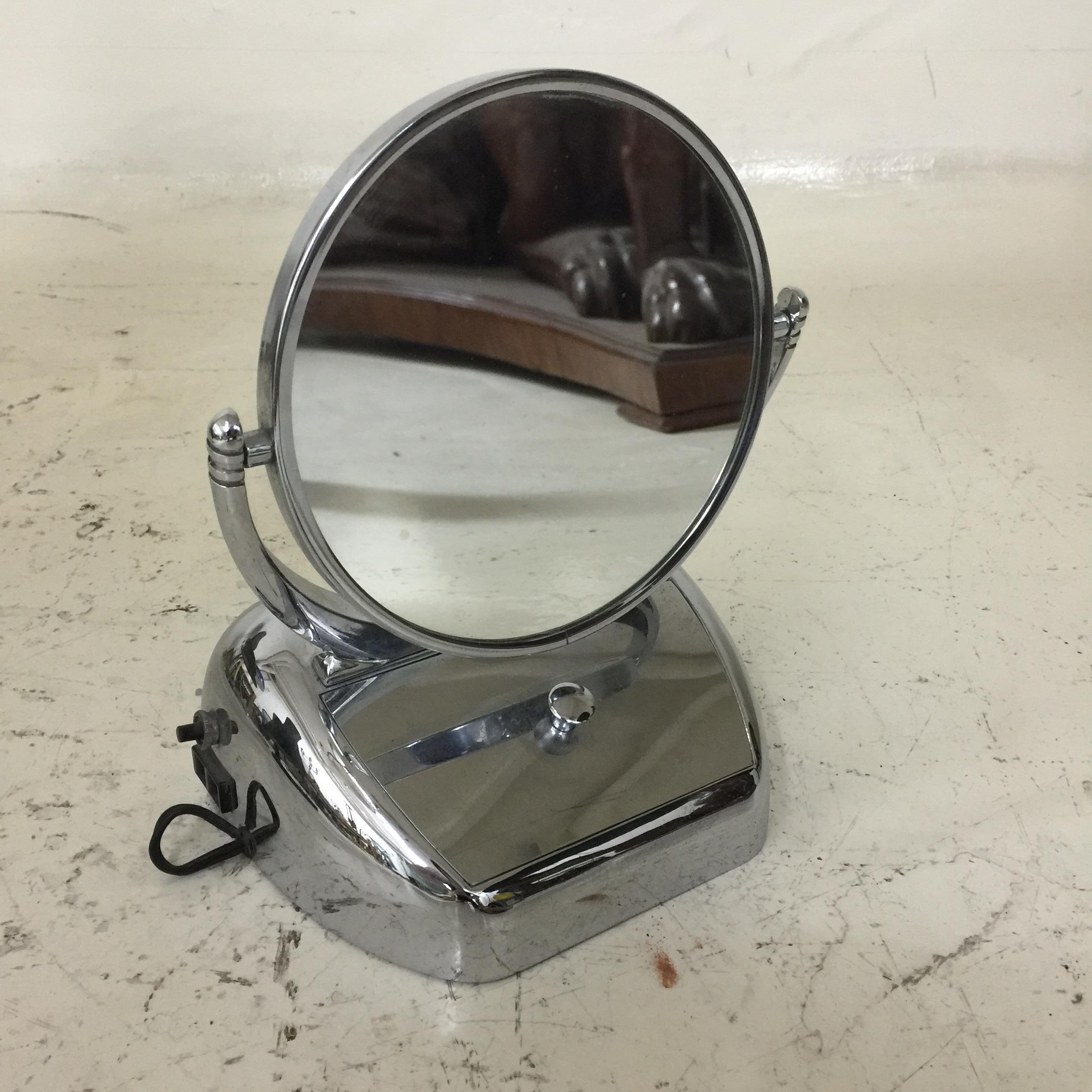 Mirror Art Deco with light and with storage space

Chrome and Mirror
We have specialized in the sale of Art Deco and Art Nouveau and Vintage styles since 1982. If you have any questions we are at your disposal.
Pushing the button that reads