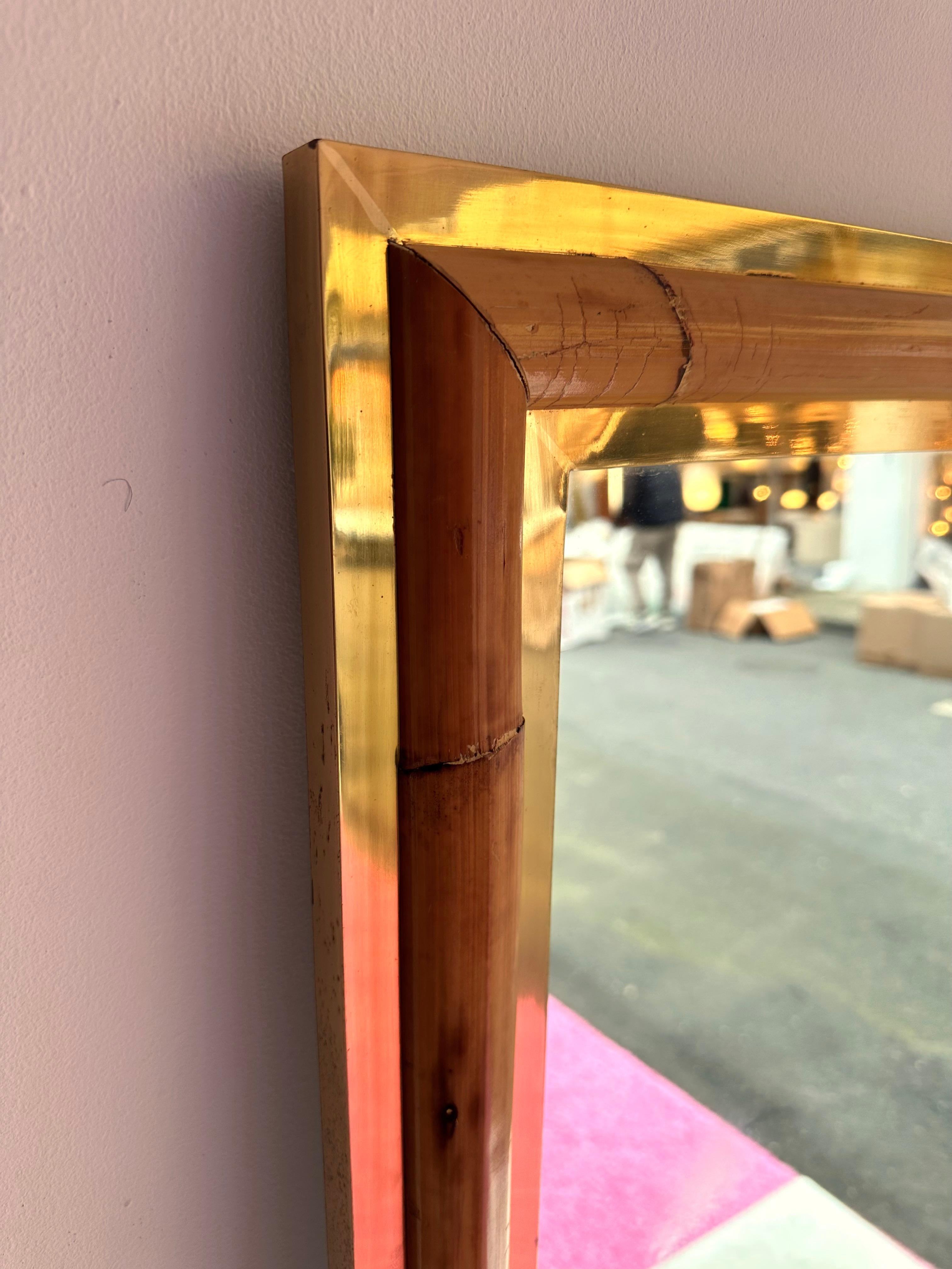 Schöner Mix aus Bambus, Rattangeflecht und Messing-Wandspiegel von der Manufaktur Galerie Maison & Jardin. Berühmte Designer wie Renato Zevi, Romeo Rega, Maison Jansen, Willy Rizzo, Mario Sabot, Hollywood Regency, Esperia.