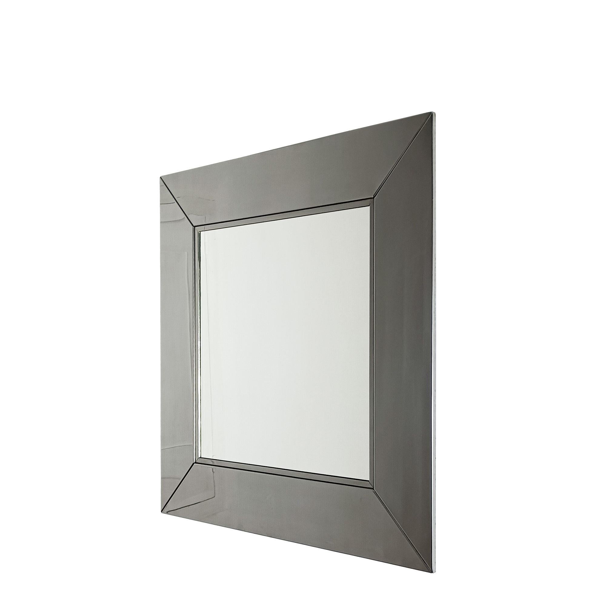 Spiegel mit verchromtem Metallrahmen. Sehr hohe Qualität.
Entwurf von Giorgio Cattelan für Cidue.
Italien um 1970