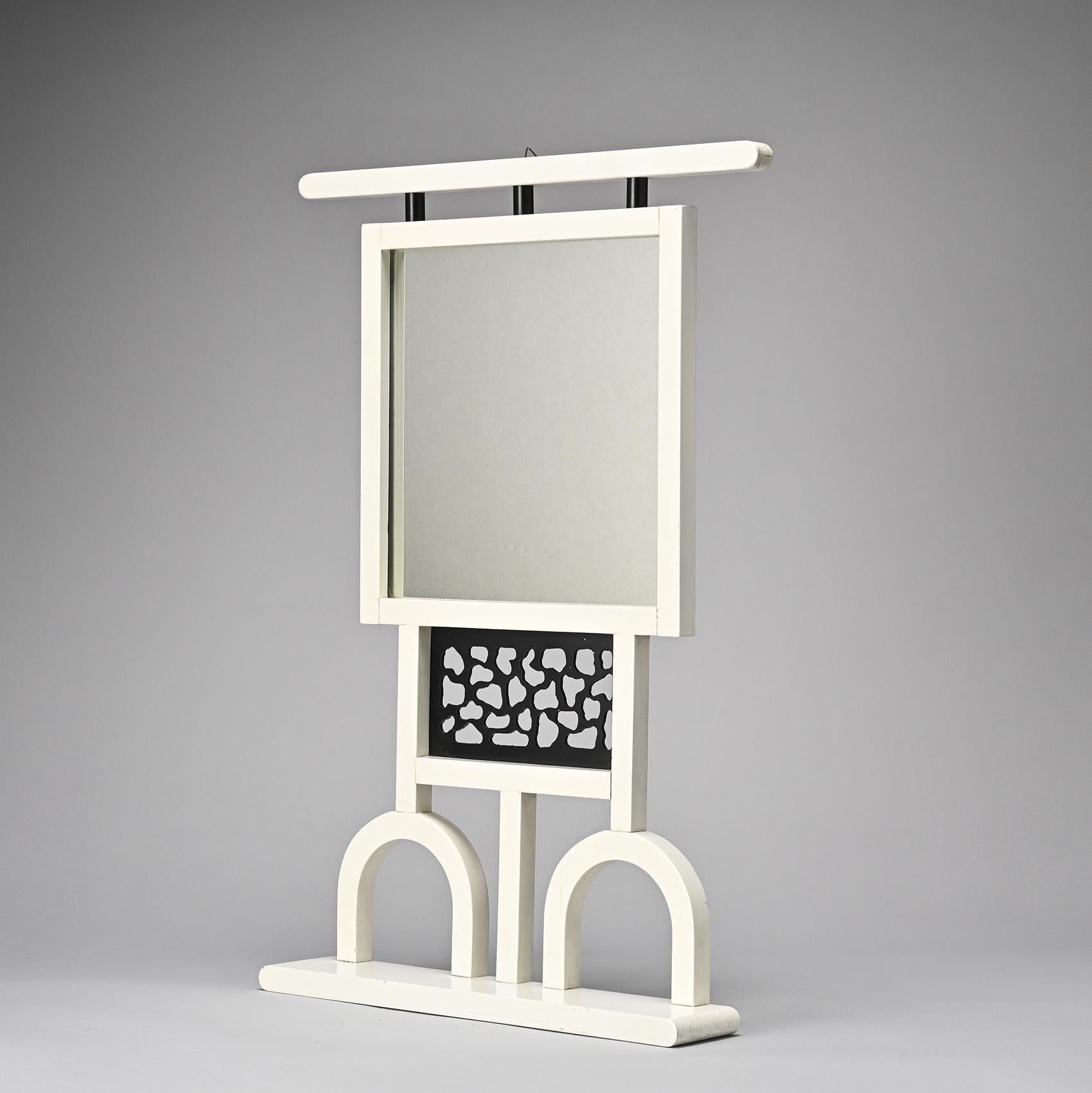 Mirror designed by George J. Sowden in the 1980s stands as a testament to his innovative approach to design. As a co-founder of the groundbreaking Memphis group alongside luminaries like Ettore Sottsass, Sowden was instrumental in spearheading an