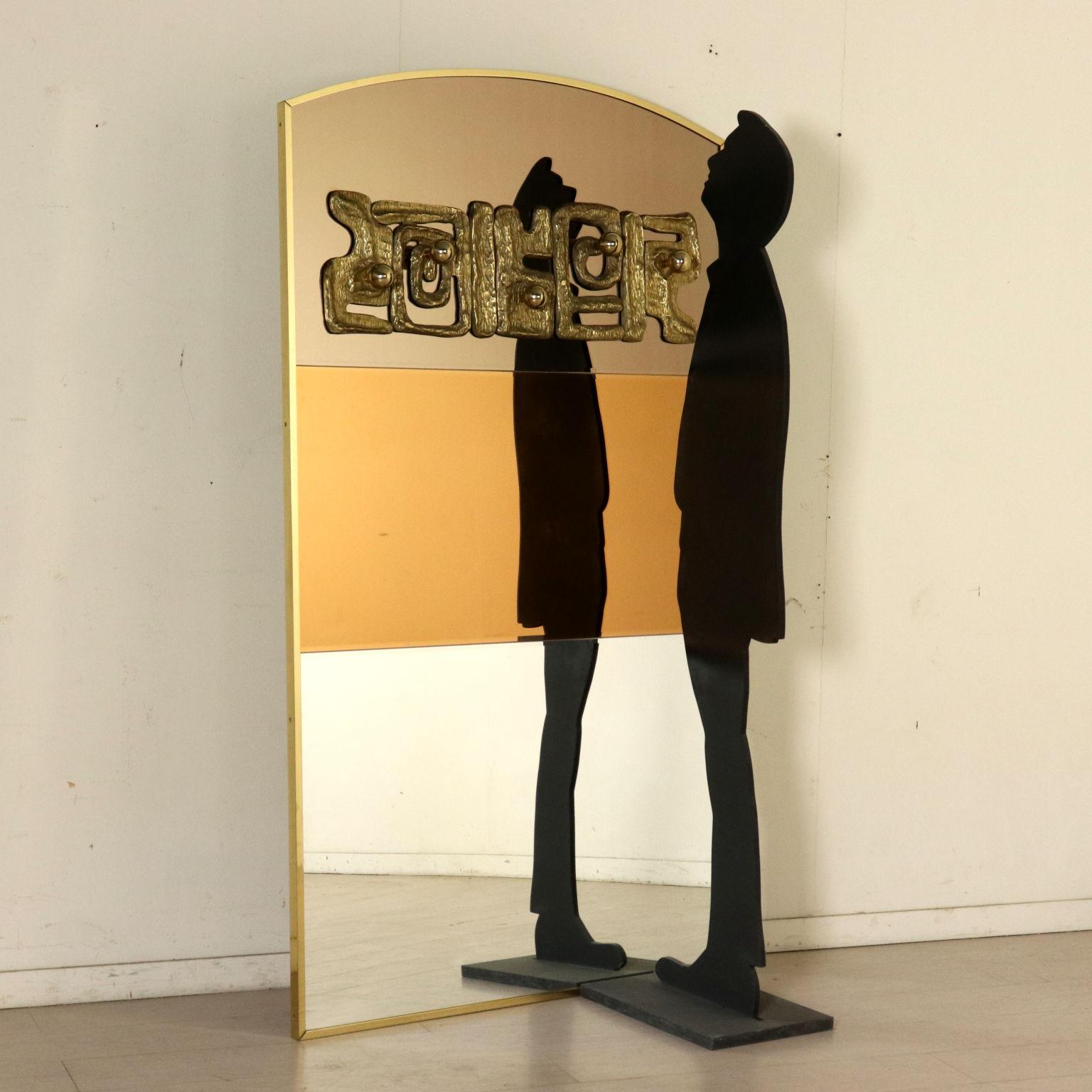 A wall mirror on a wooden panel designed by Luciano Frigerio (1928-1999), brass frame and brass fusion. Manufactured in Italy, 1970s.