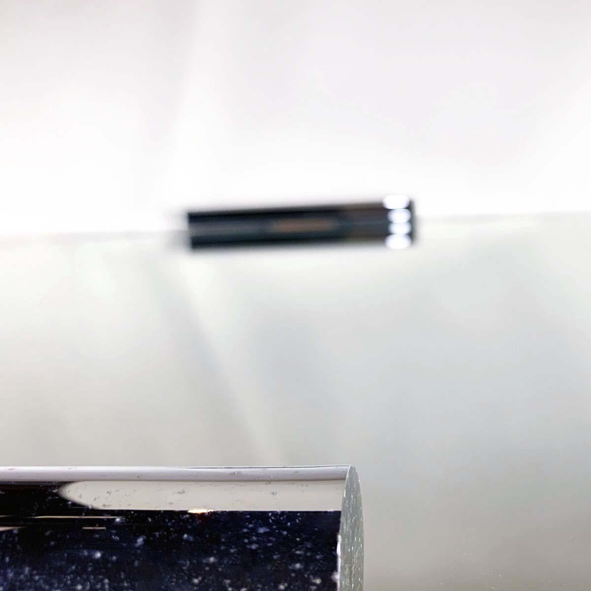 A fascinating object that can be placed anywhere. A mirror with sophisticated simplicity that is characterize by two cylindrical decorative elements in chromed brass, that adds spectacular décor. ADI’s product 1978, produced by Quattrifolio, a