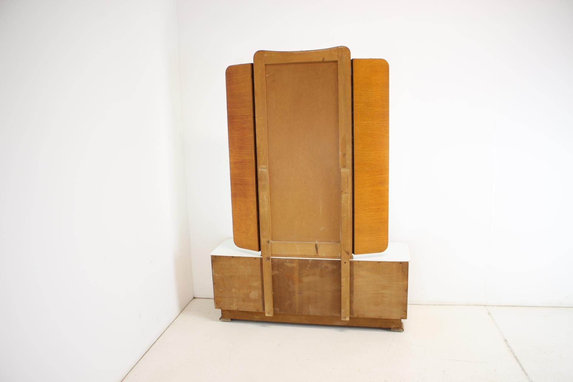 Mirror Cabinet by Jindřich Halabala, Czechoslovakia 1950s For Sale 5
