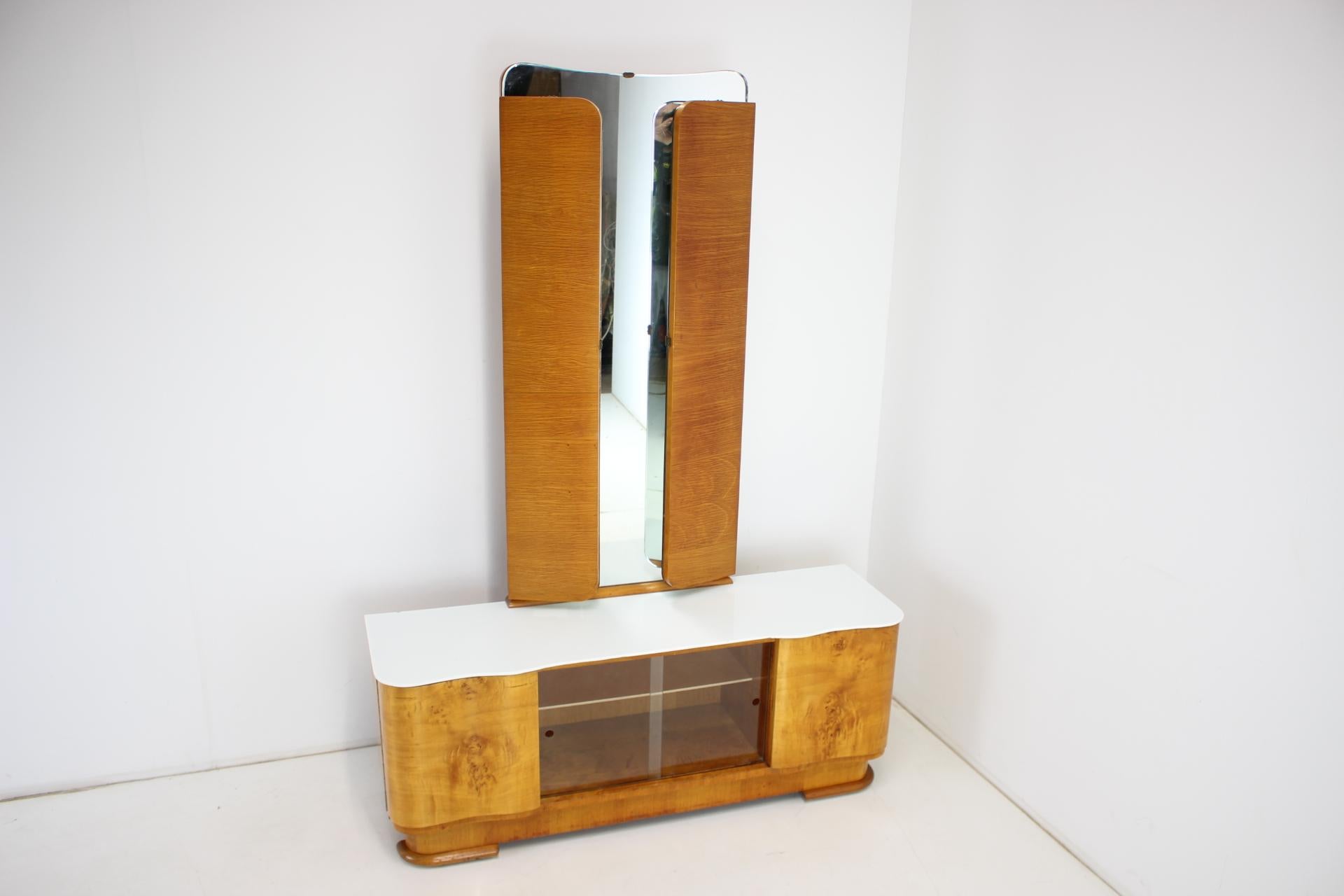Mid-Century Modern Mirror Cabinet by Jindřich Halabala, Czechoslovakia 1950s For Sale