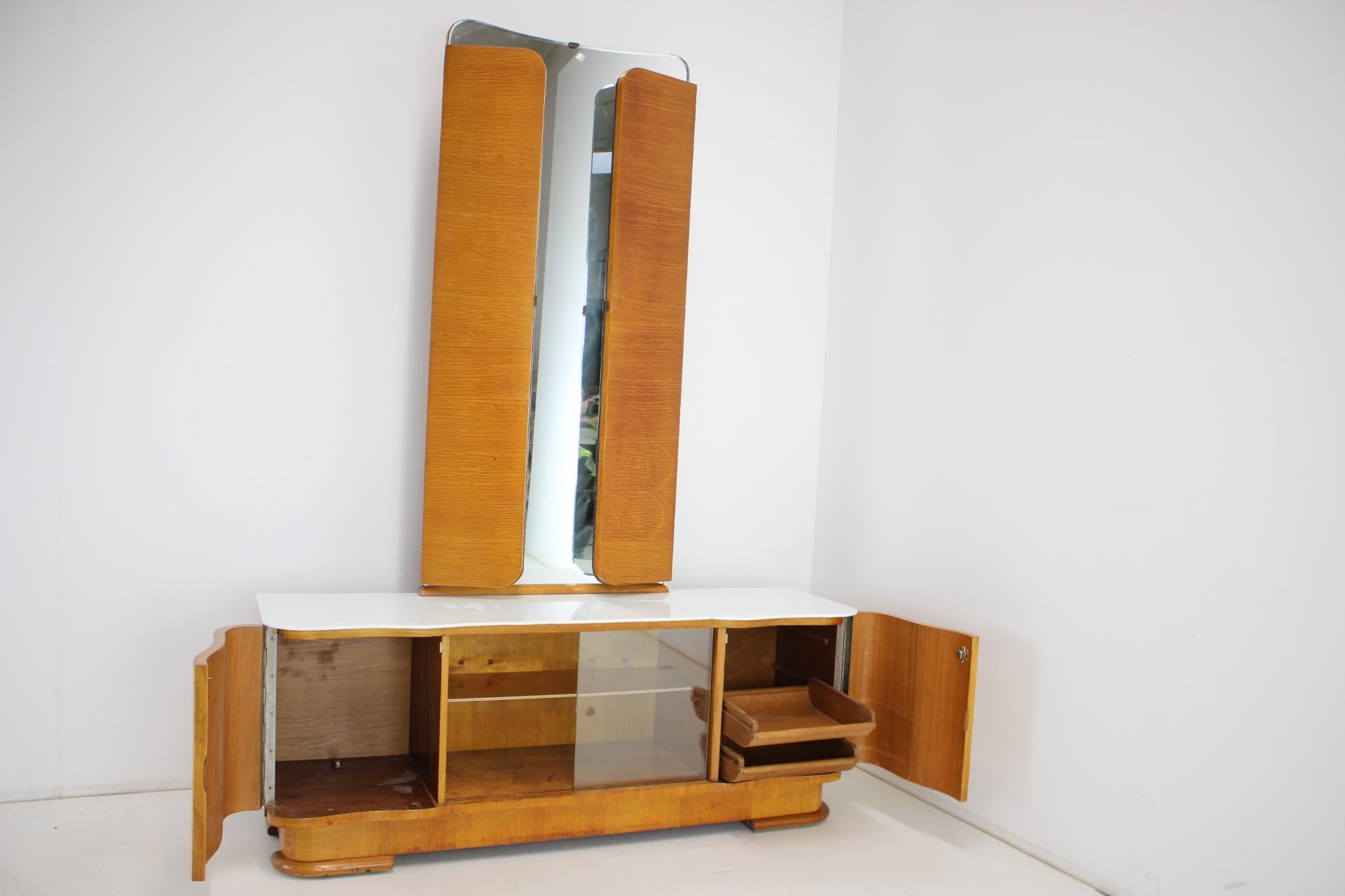 Mirror Cabinet by Jindřich Halabala, Czechoslovakia 1950s In Good Condition For Sale In Praha, CZ
