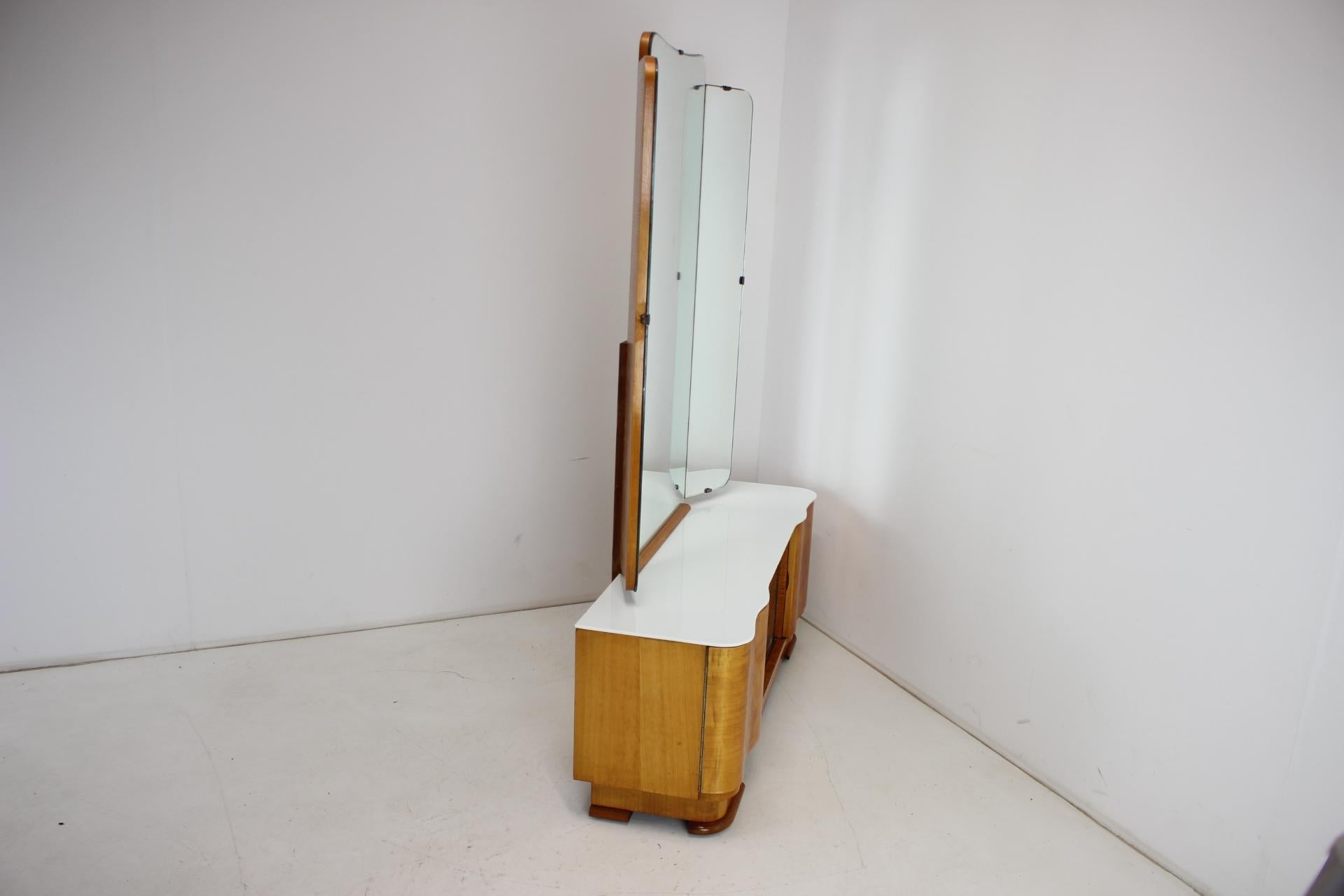 Mirror Cabinet by Jindřich Halabala, Czechoslovakia 1950s For Sale 2