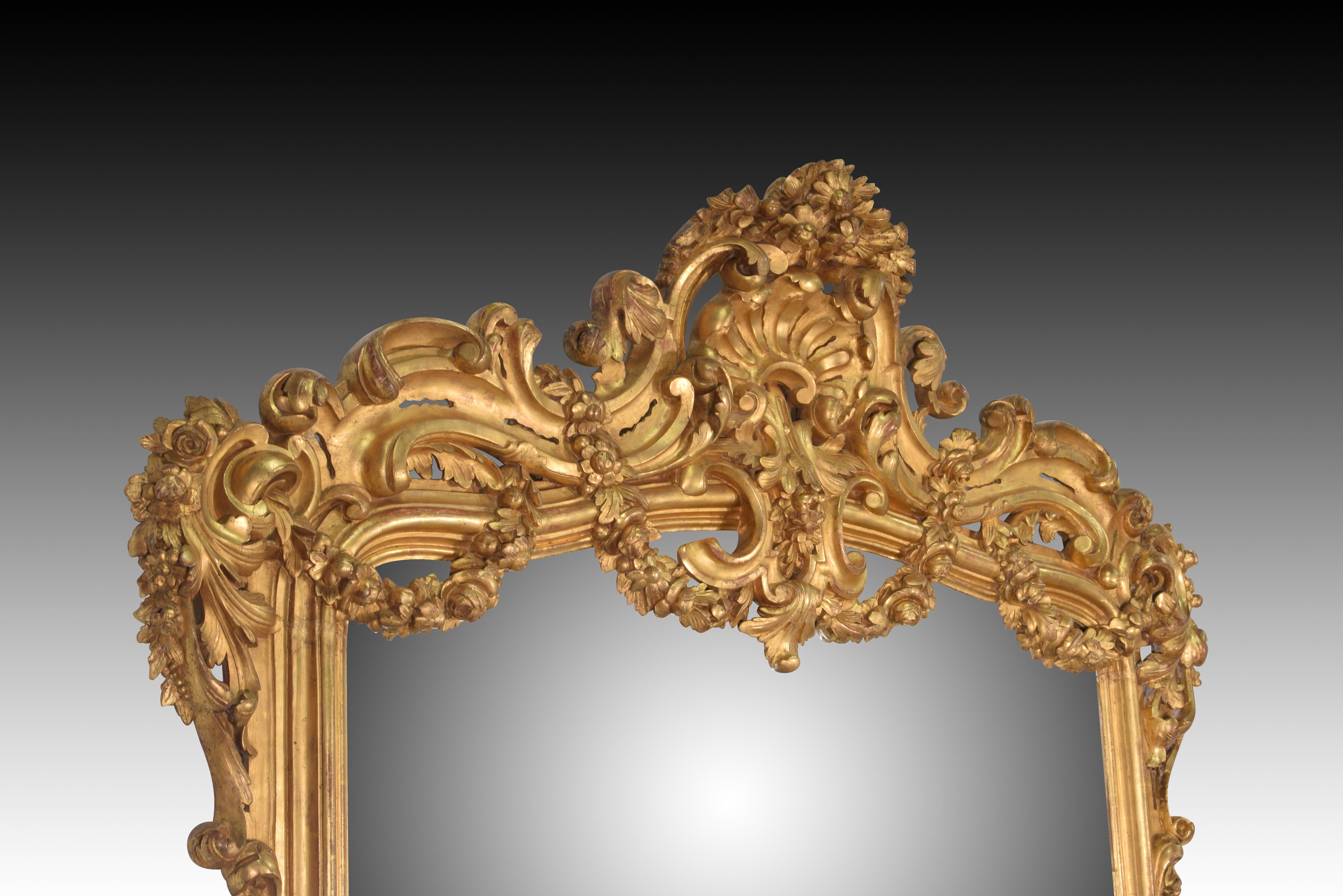 19th Century Mirror. Carved and gilded wood. Spain, 19th century.  For Sale