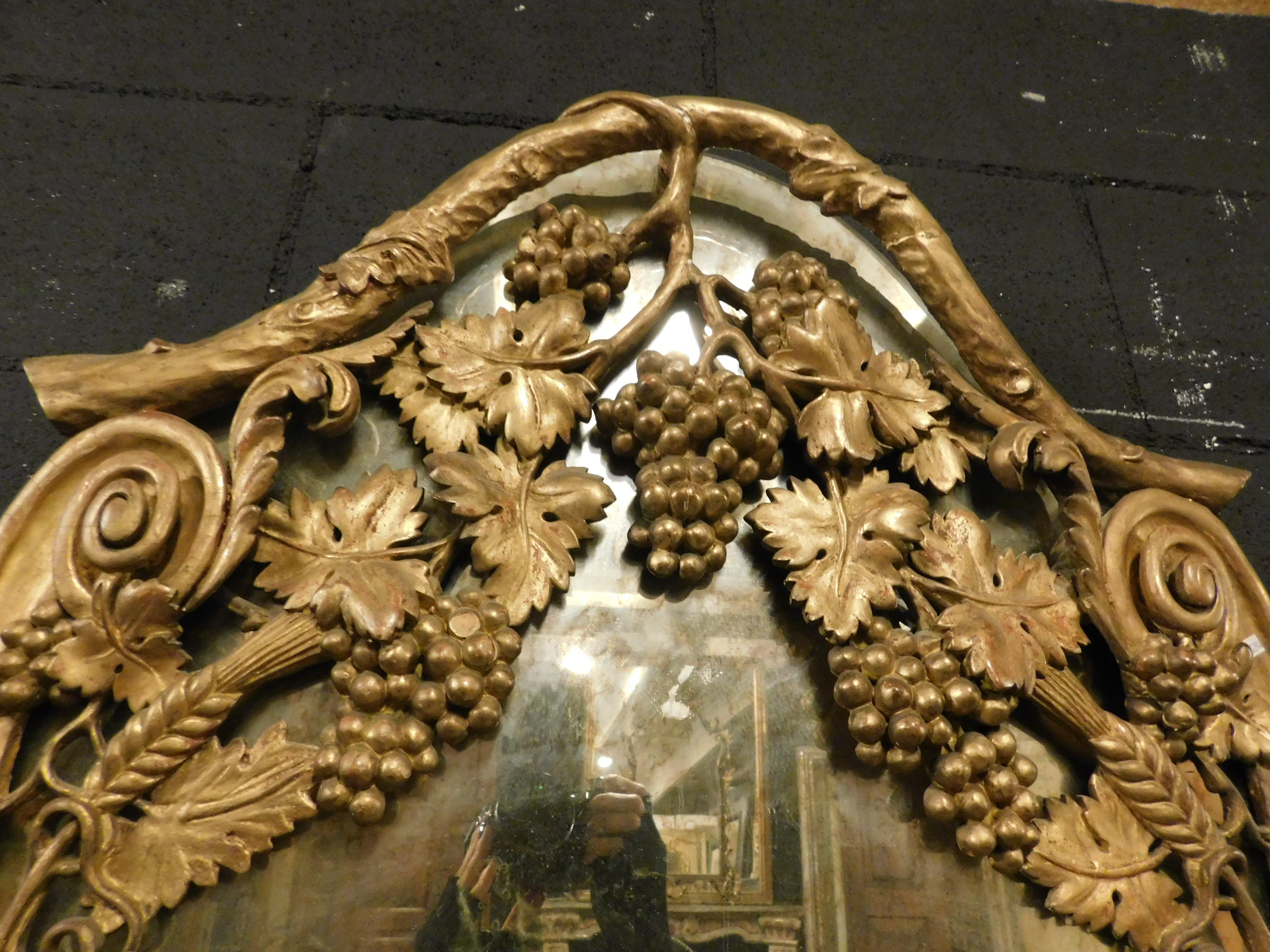 Spiegel, geschnitzt mit Trauben und vergoldet, 19. Jahrhundert, Italien im Angebot 2