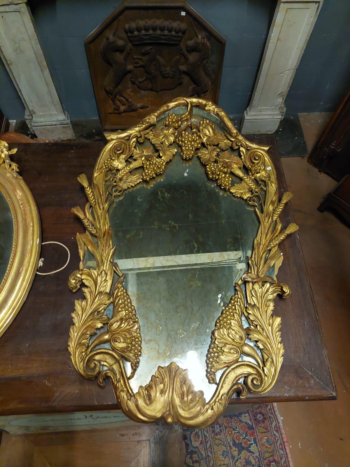 Spiegel, geschnitzt mit Trauben und vergoldet, 19. Jahrhundert, Italien im Angebot 4