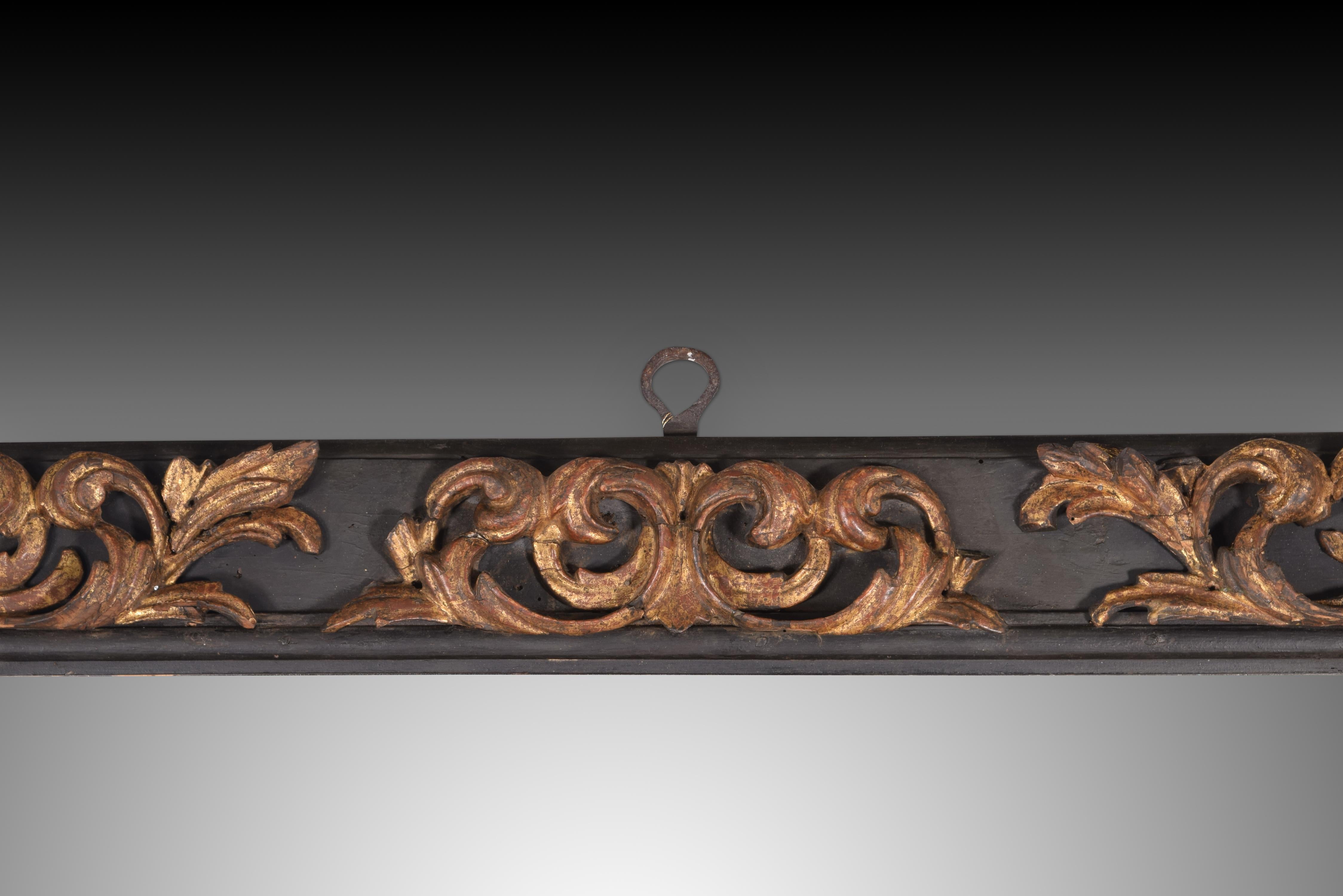 Baroque Mirror. Carved wood. 17th century.  For Sale