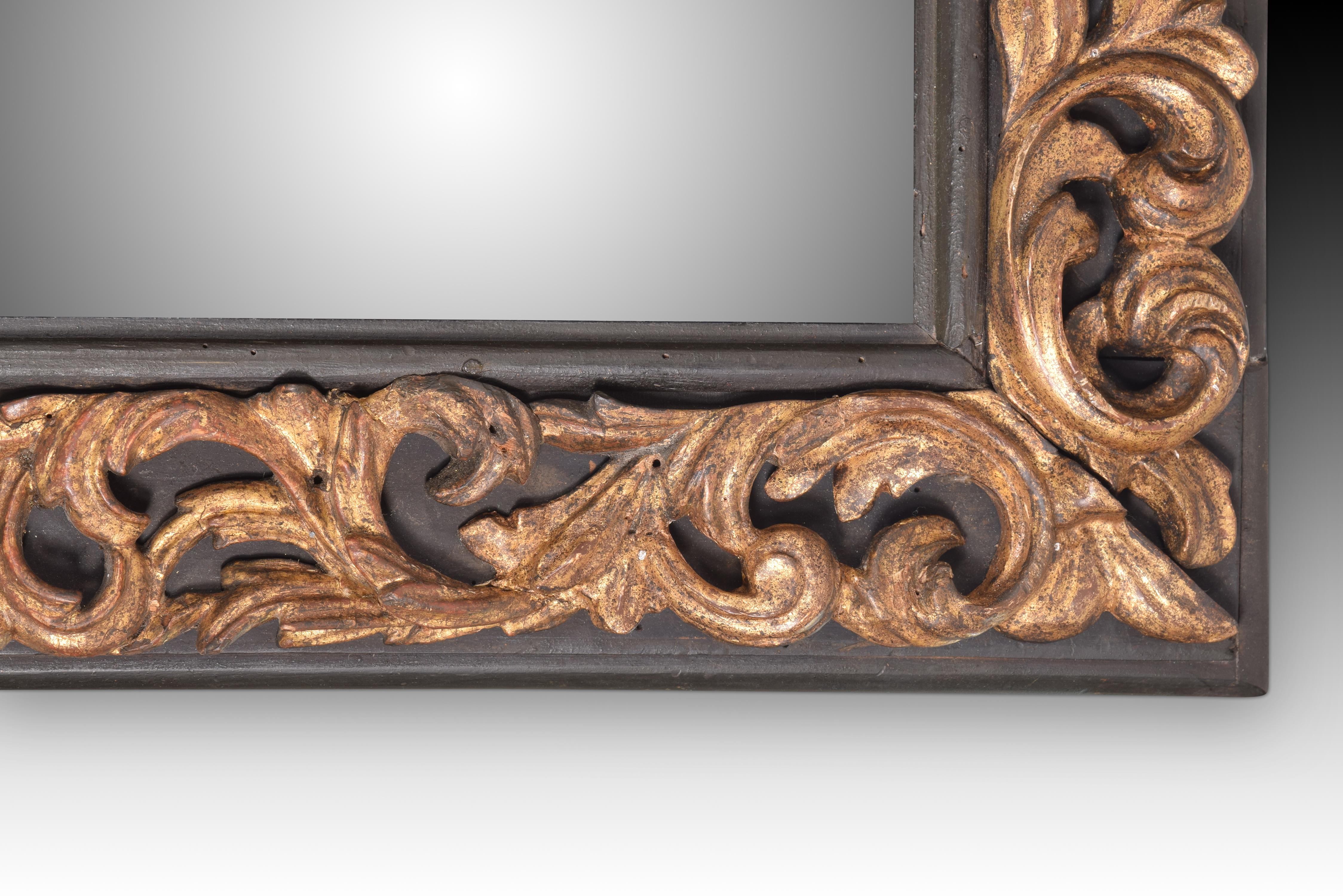 Mirror. Carved wood. 17th century.  In Fair Condition For Sale In Madrid, ES