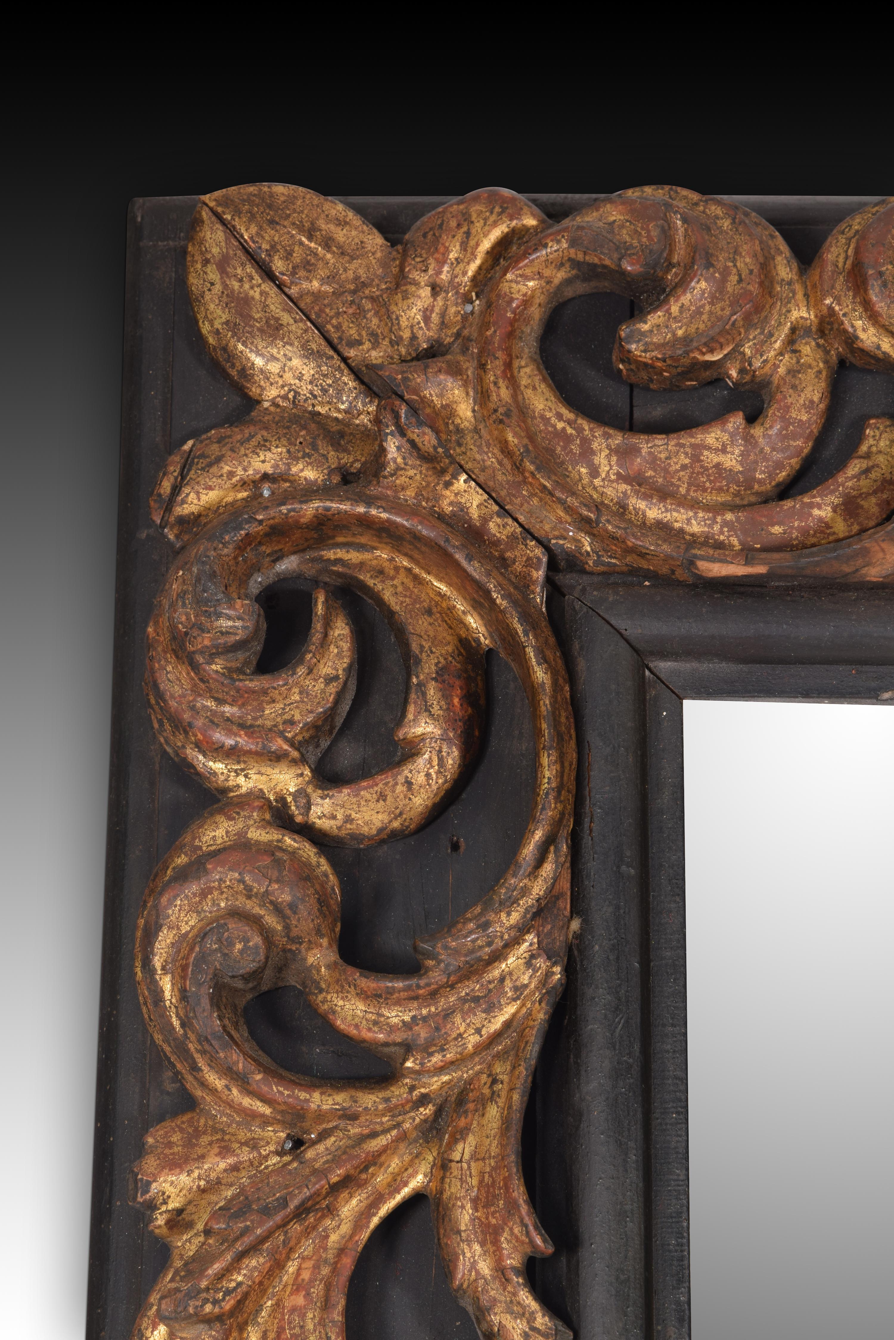 18th Century and Earlier Mirror. Carved wood. 17th century.  For Sale